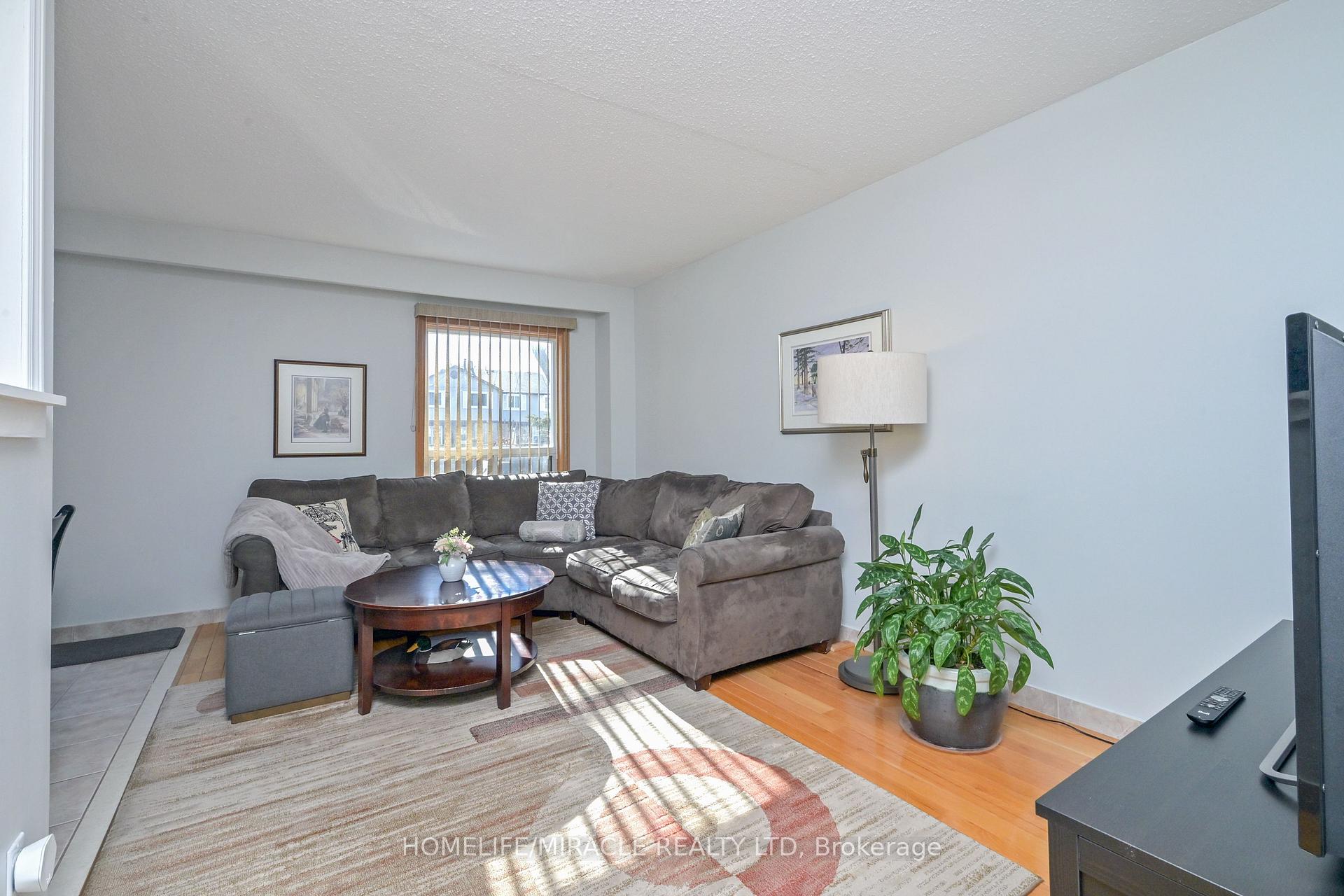 Photo 4 of Unit 27, 121 Falconer Drive, Mississauga, Streetsville — HOMEH