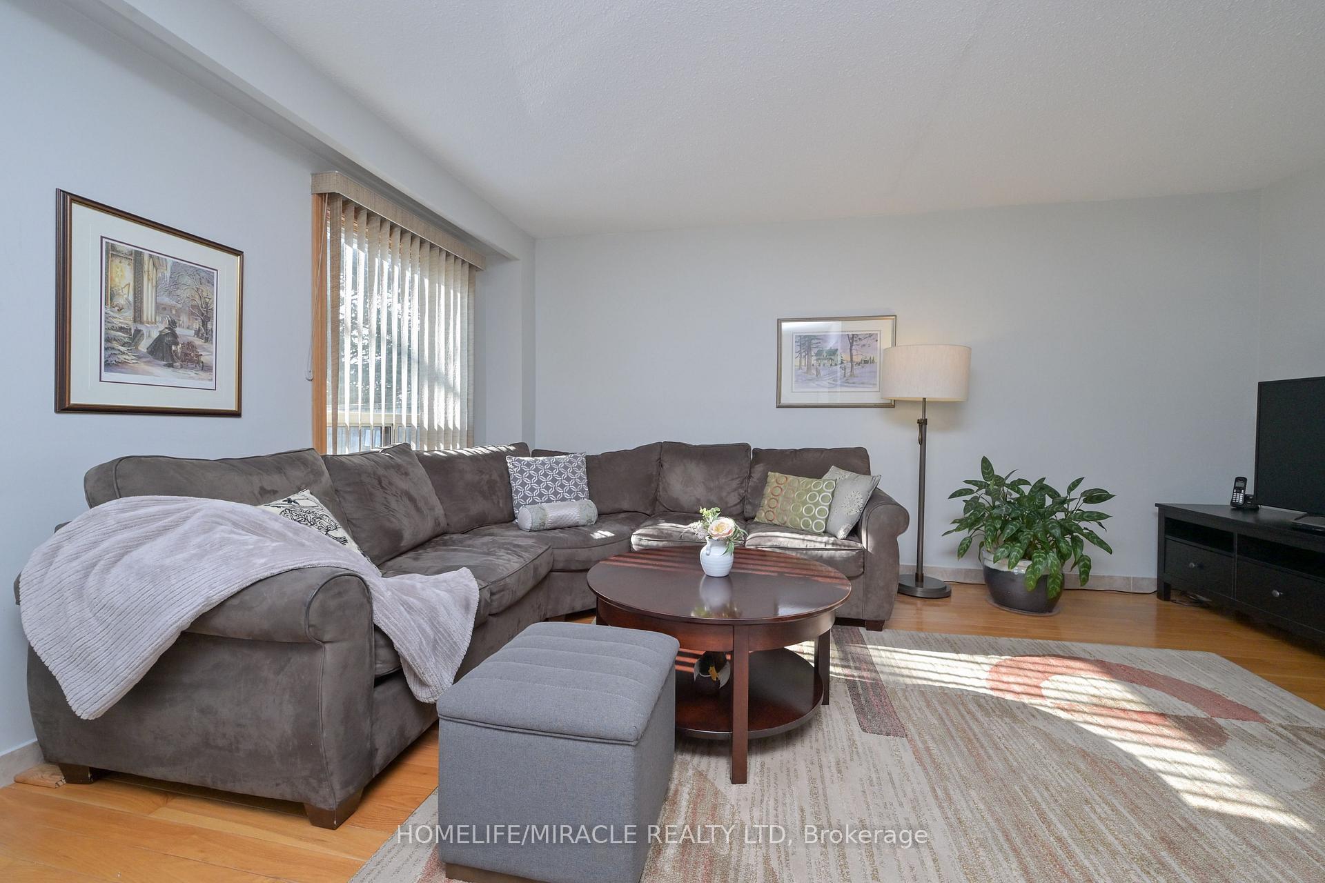 Photo 5 of Unit 27, 121 Falconer Drive, Mississauga, Streetsville — HOMEH