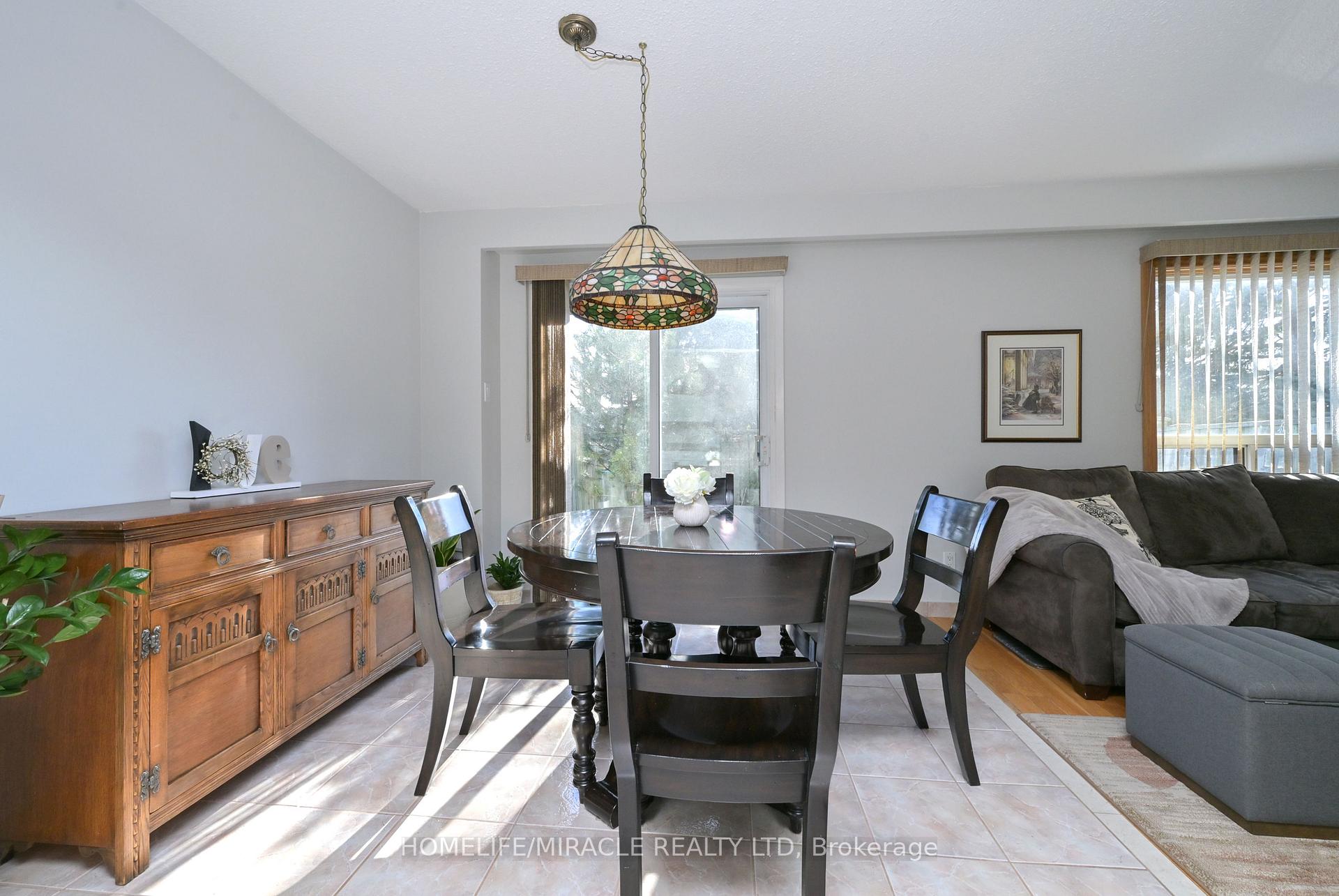 Photo 8 of Unit 27, 121 Falconer Drive, Mississauga, Streetsville — HOMEH