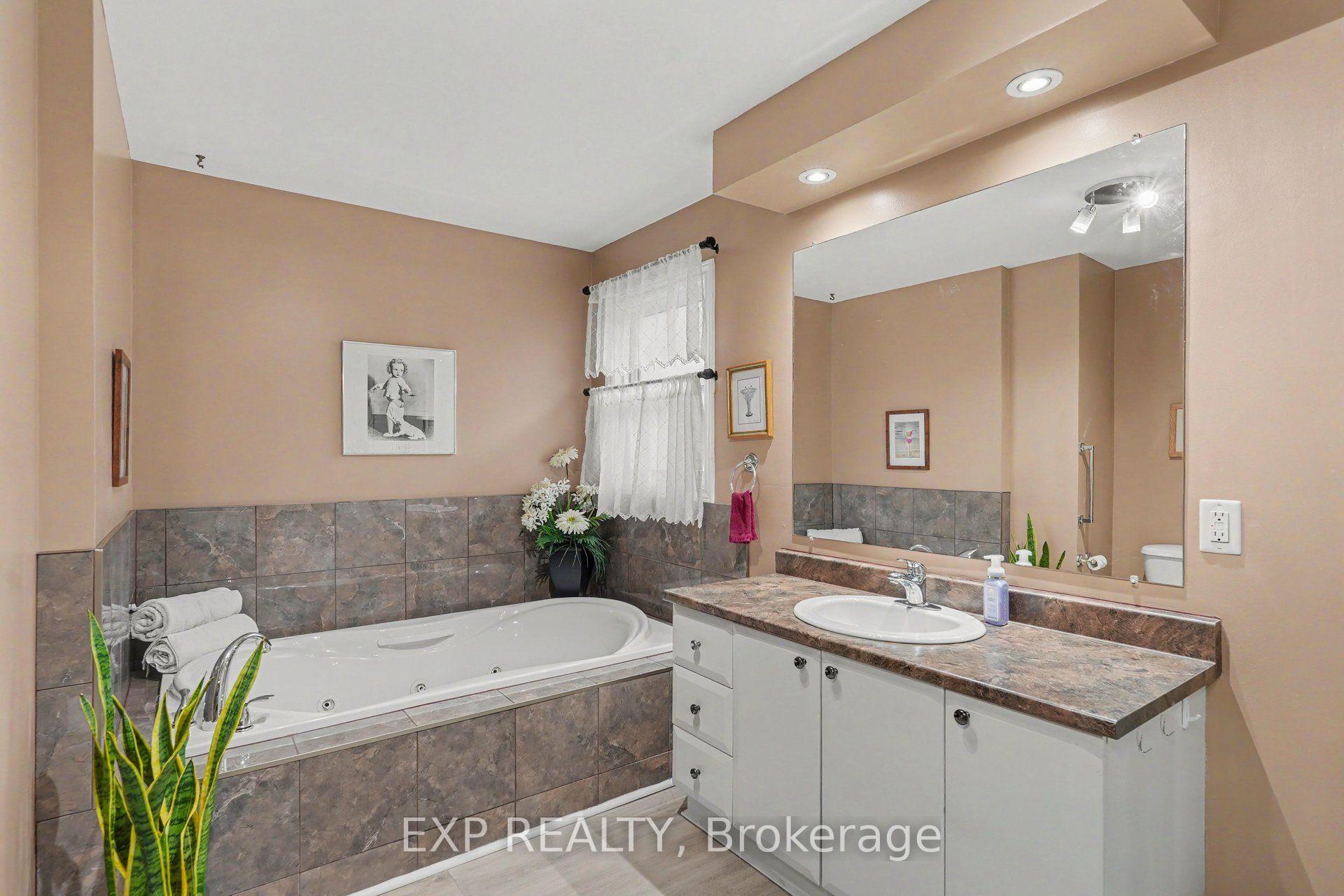 Photo 22 of 1000 Murray Gair Private, Ottawa, Greely — HOMEH
