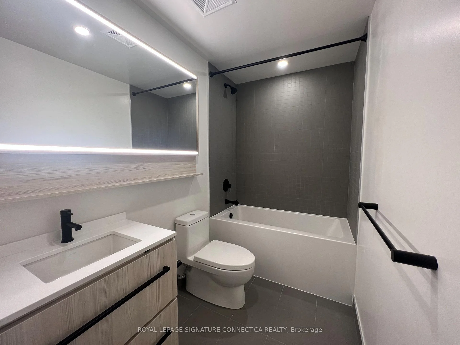 Photo 12 of Unit 805, 425 Front Street E, Toronto, Waterfront Communities — HOMEH