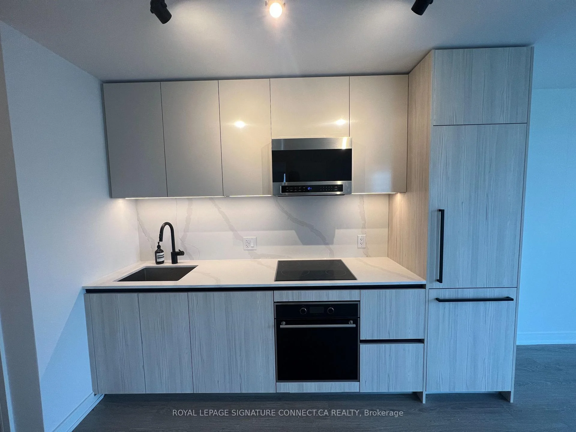 Photo 16 of Unit 805, 425 Front Street E, Toronto, Waterfront Communities — HOMEH
