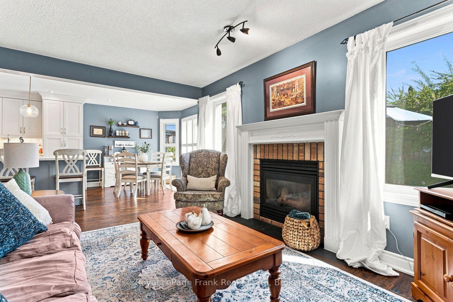 Photo 10 of 39 Mcivor Street, Whitby, Rolling Acres — HOMEH