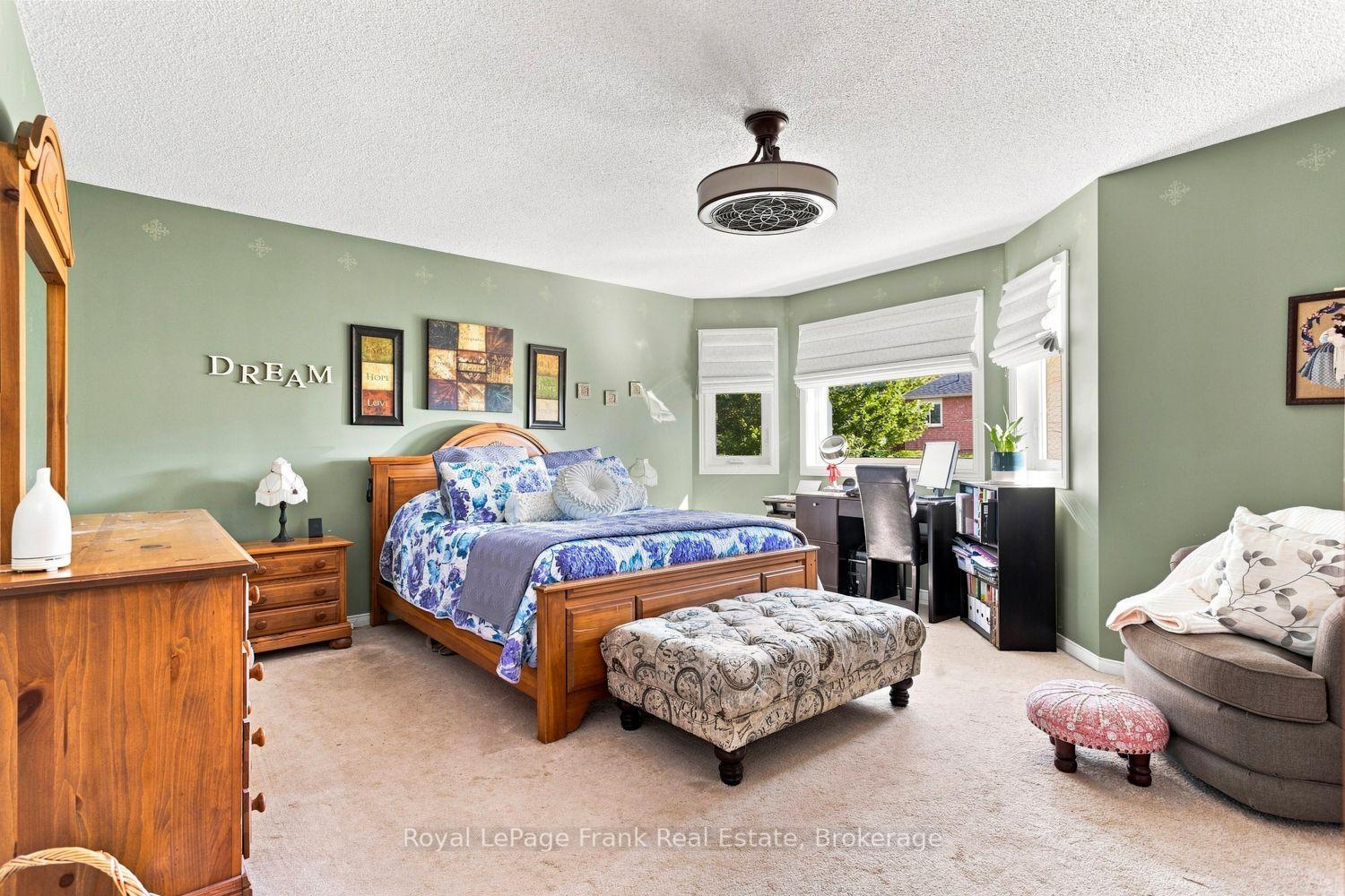 Photo 21 of 39 Mcivor Street, Whitby, Rolling Acres — HOMEH