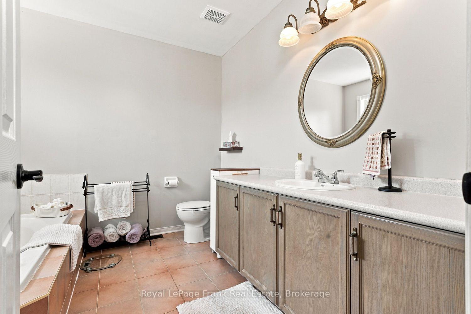 Photo 24 of 39 Mcivor Street, Whitby, Rolling Acres — HOMEH
