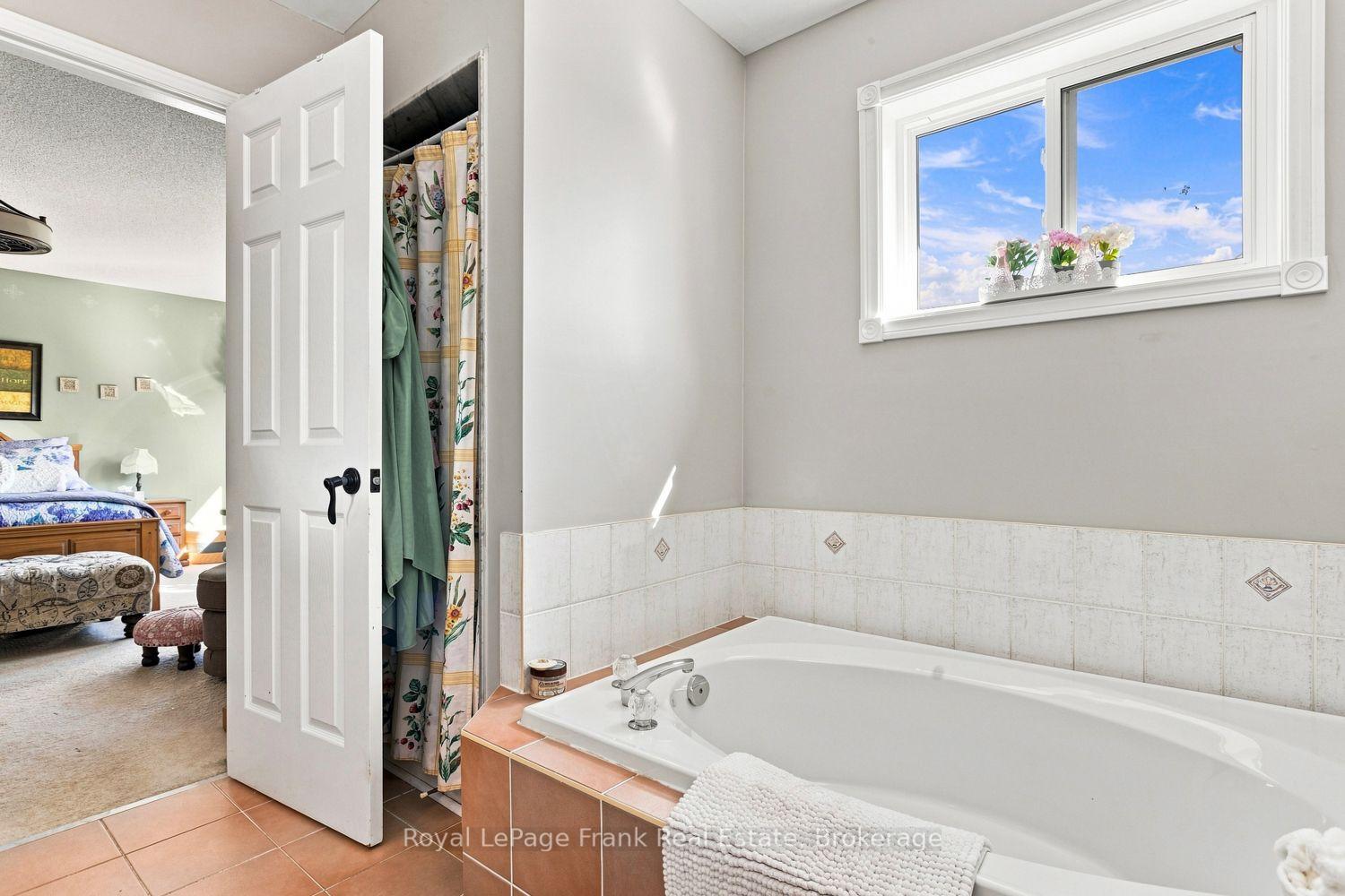 Photo 25 of 39 Mcivor Street, Whitby, Rolling Acres — HOMEH