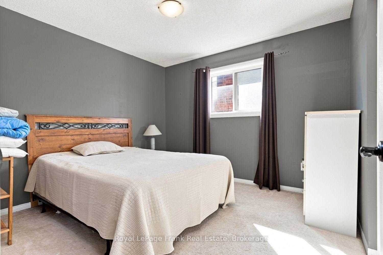 Photo 28 of 39 Mcivor Street, Whitby, Rolling Acres — HOMEH
