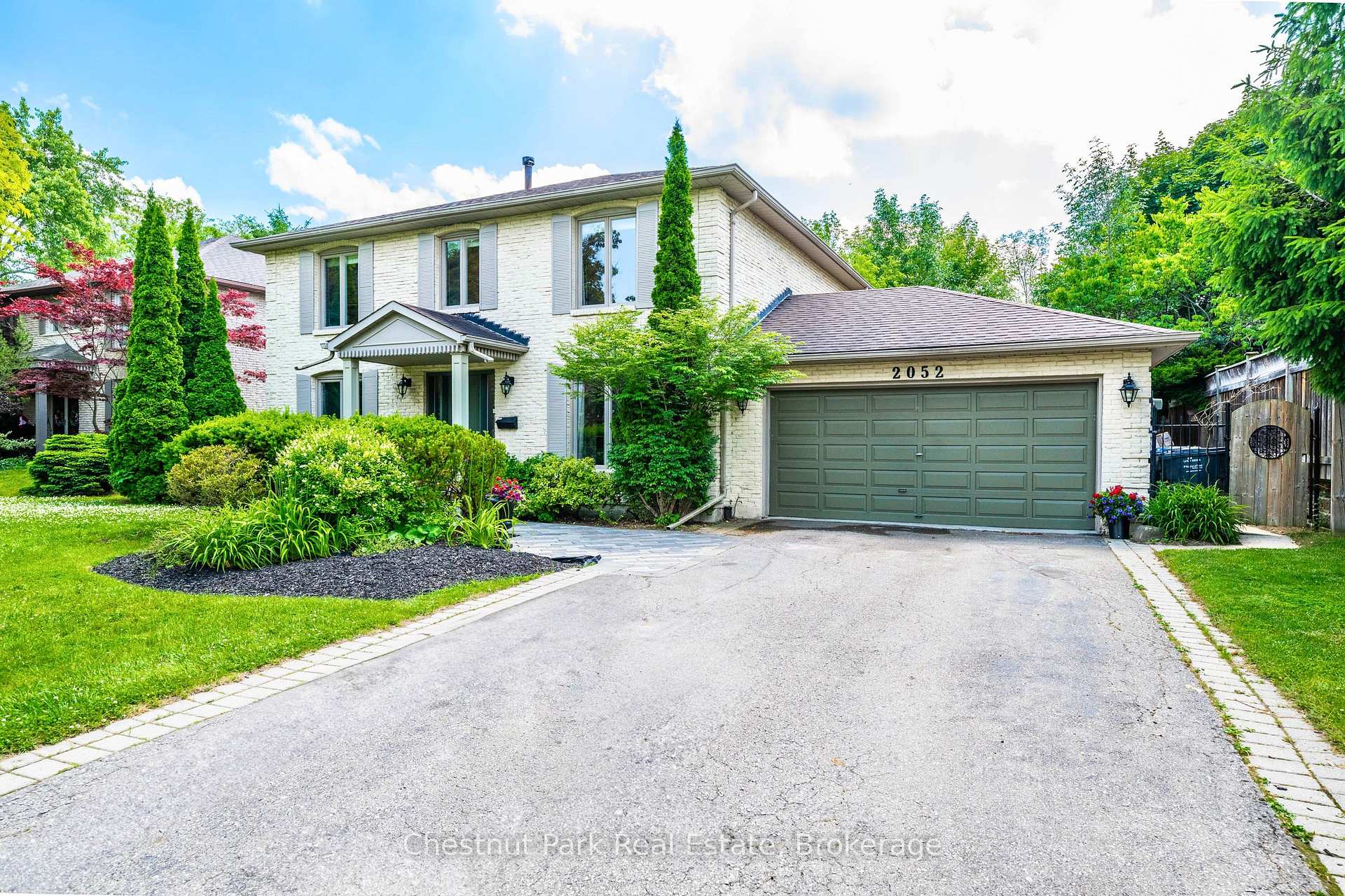 Photo 2 of 2052 Chippewa Trail, Mississauga, Sheridan — HOMEH
