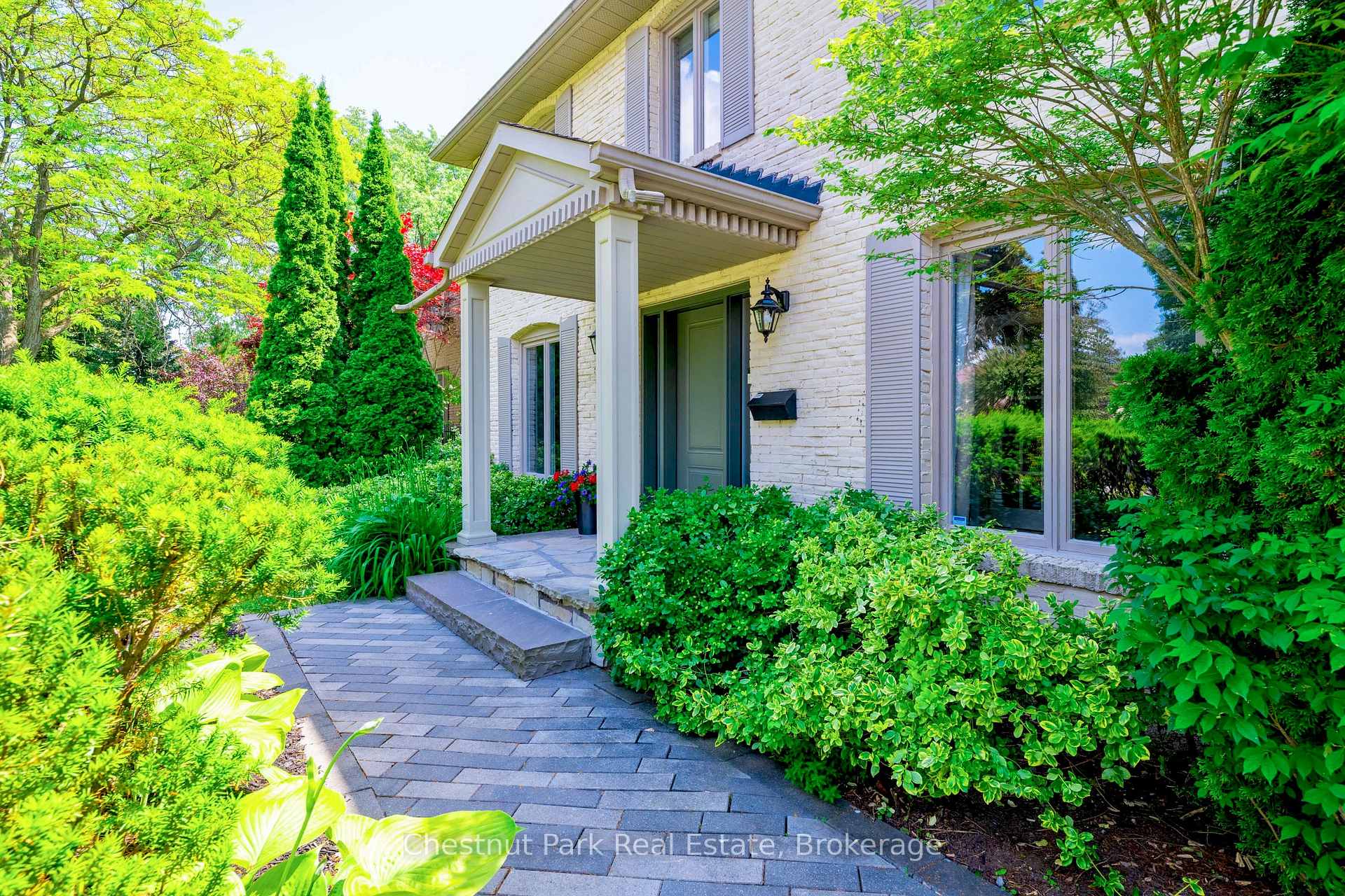 Photo 3 of 2052 Chippewa Trail, Mississauga, Sheridan — HOMEH