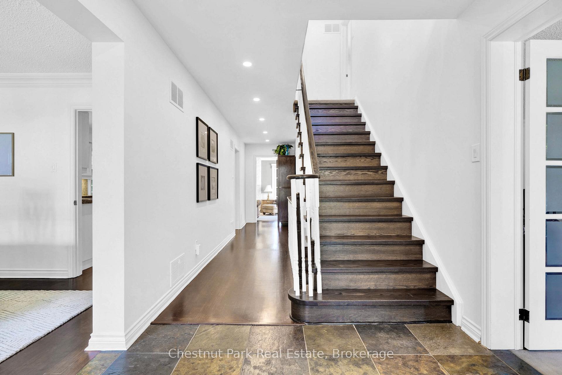 Photo 4 of 2052 Chippewa Trail, Mississauga, Sheridan — HOMEH