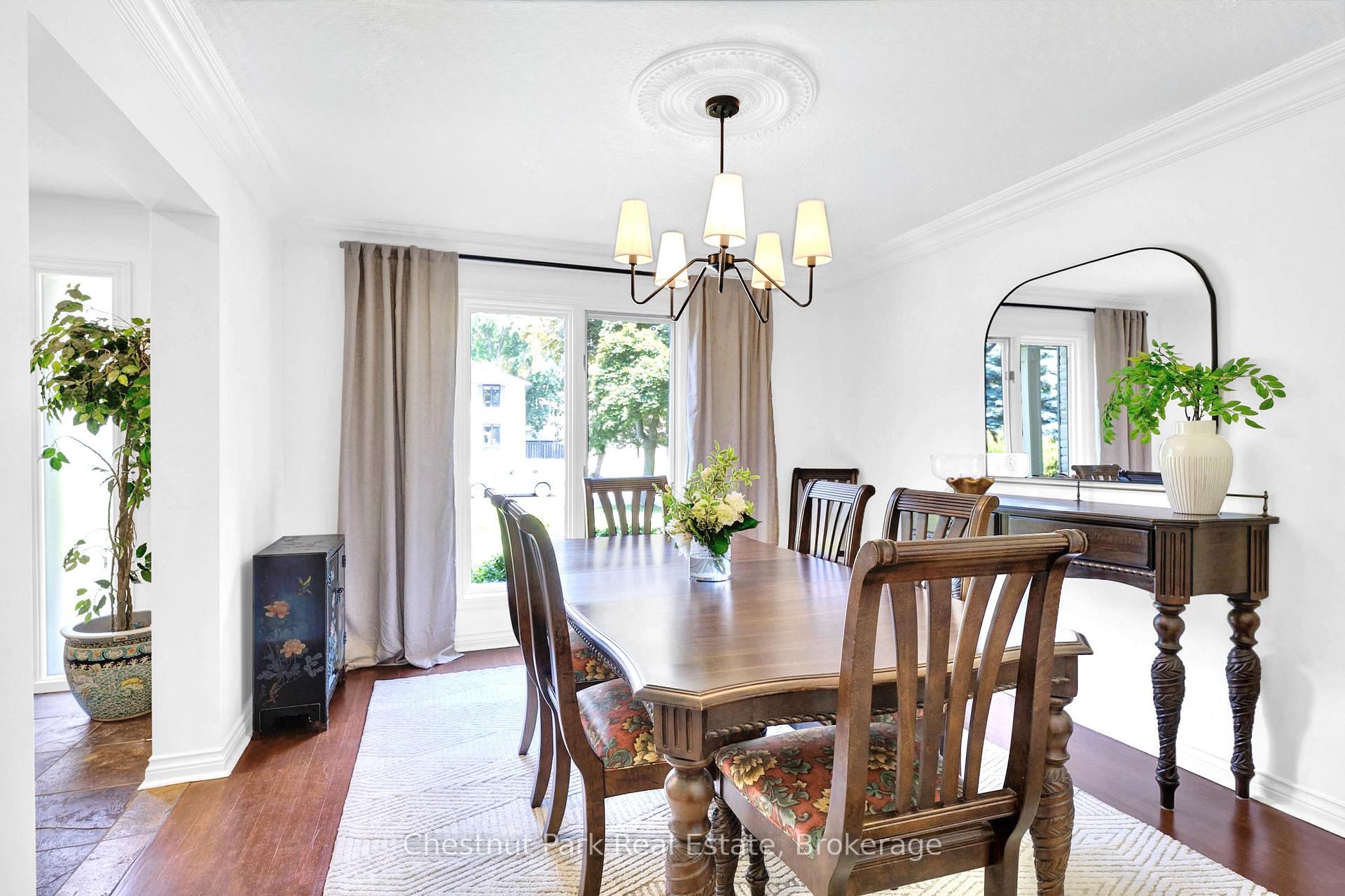 Photo 5 of 2052 Chippewa Trail, Mississauga, Sheridan — HOMEH