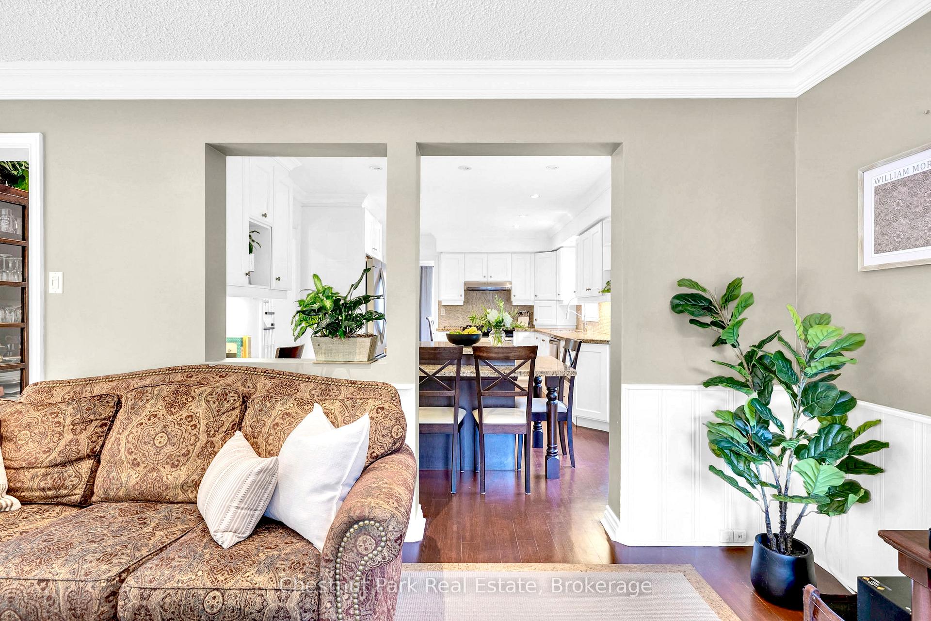 Photo 10 of 2052 Chippewa Trail, Mississauga, Sheridan — HOMEH