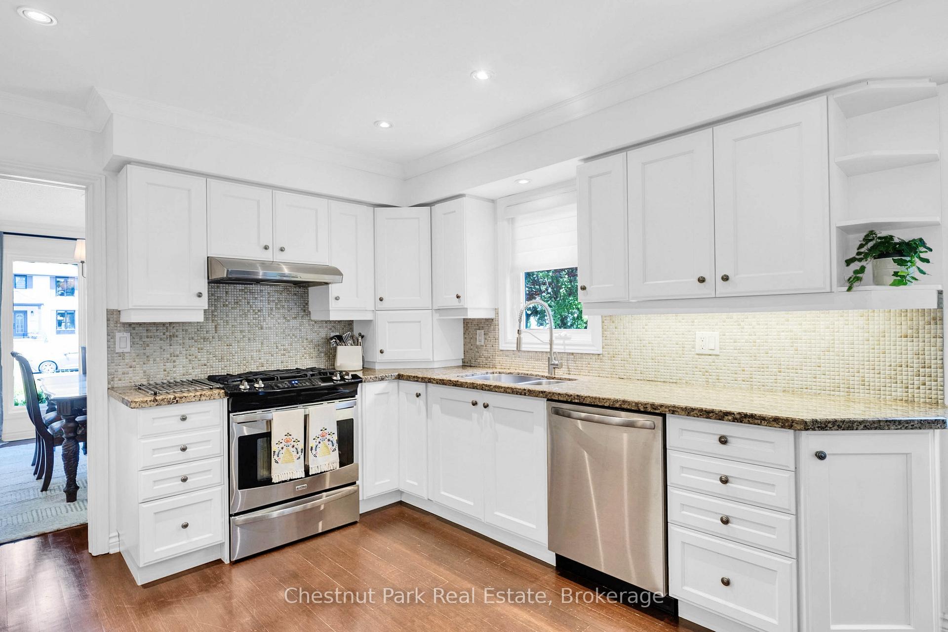 Photo 8 of 2052 Chippewa Trail, Mississauga, Sheridan — HOMEH