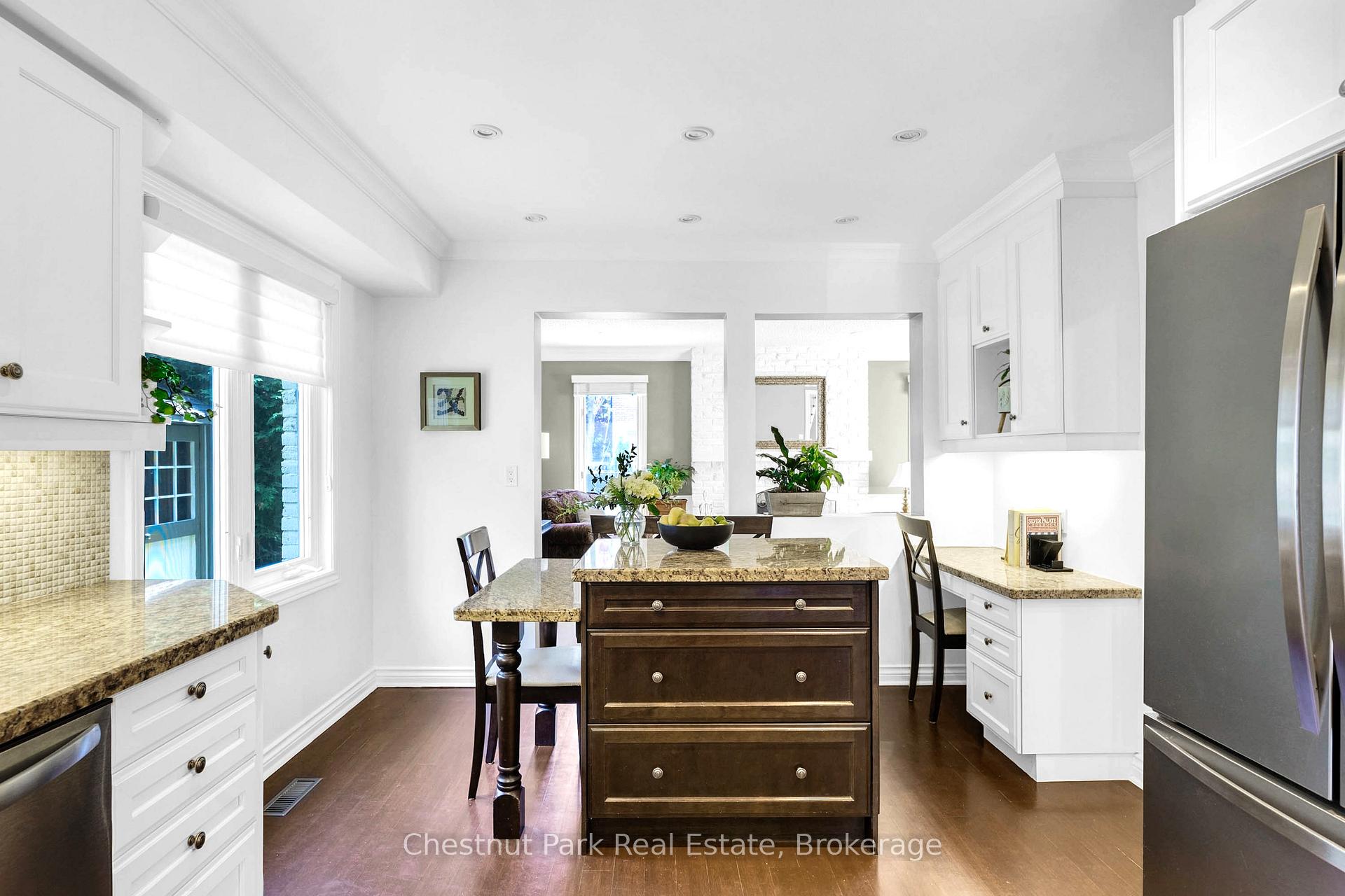 Photo 9 of 2052 Chippewa Trail, Mississauga, Sheridan — HOMEH