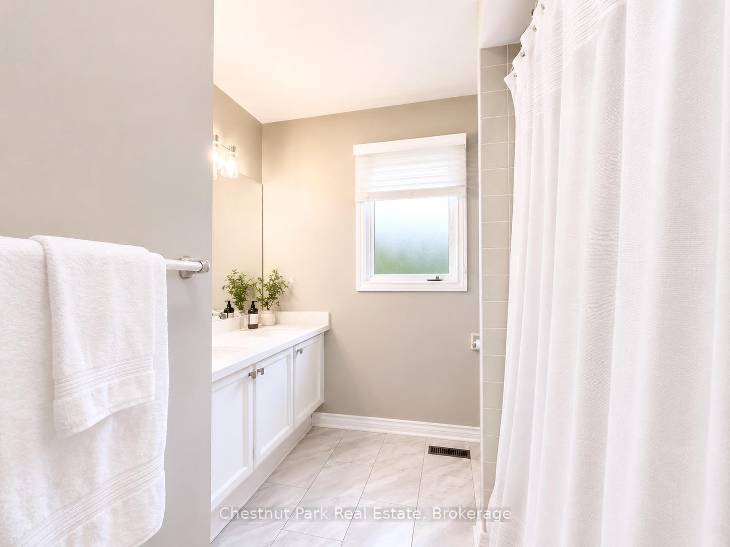 Photo 23 of 2052 Chippewa Trail, Mississauga, Sheridan — HOMEH