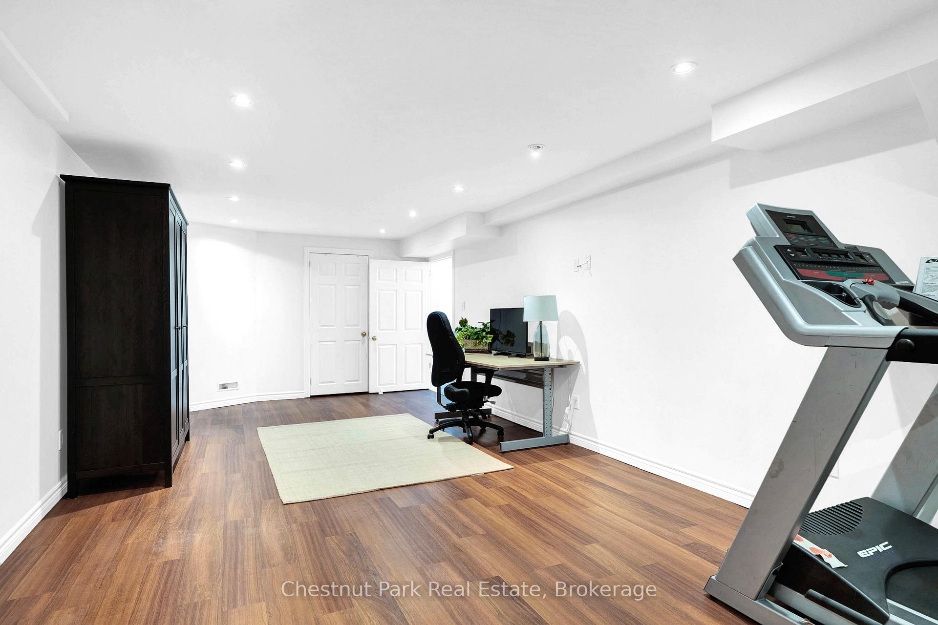 Photo 25 of 2052 Chippewa Trail, Mississauga, Sheridan — HOMEH