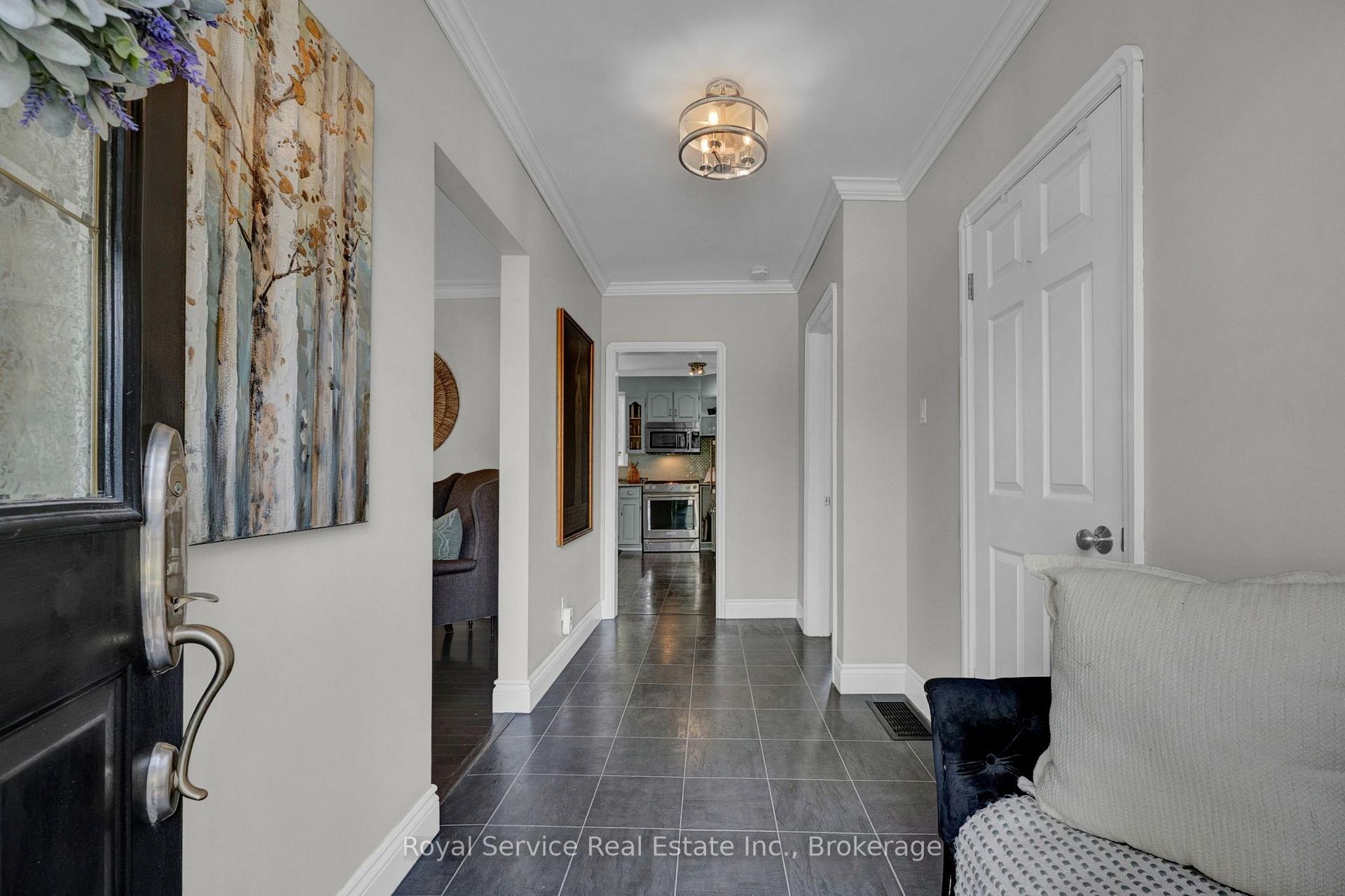Photo 4 of 801 King Street, Whitby, Downtown Whitby — HOMEH
