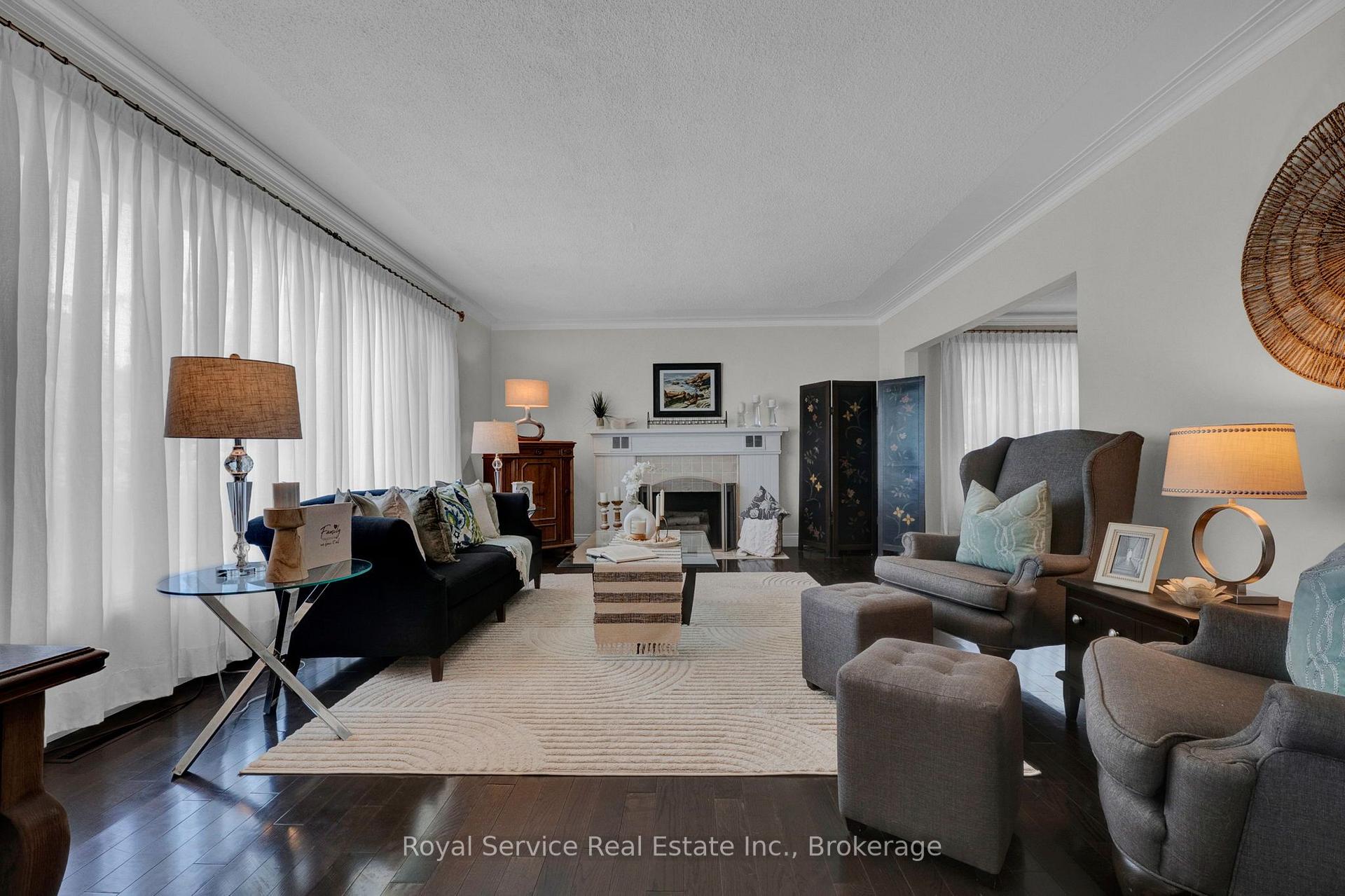 Photo 5 of 801 King Street, Whitby, Downtown Whitby — HOMEH