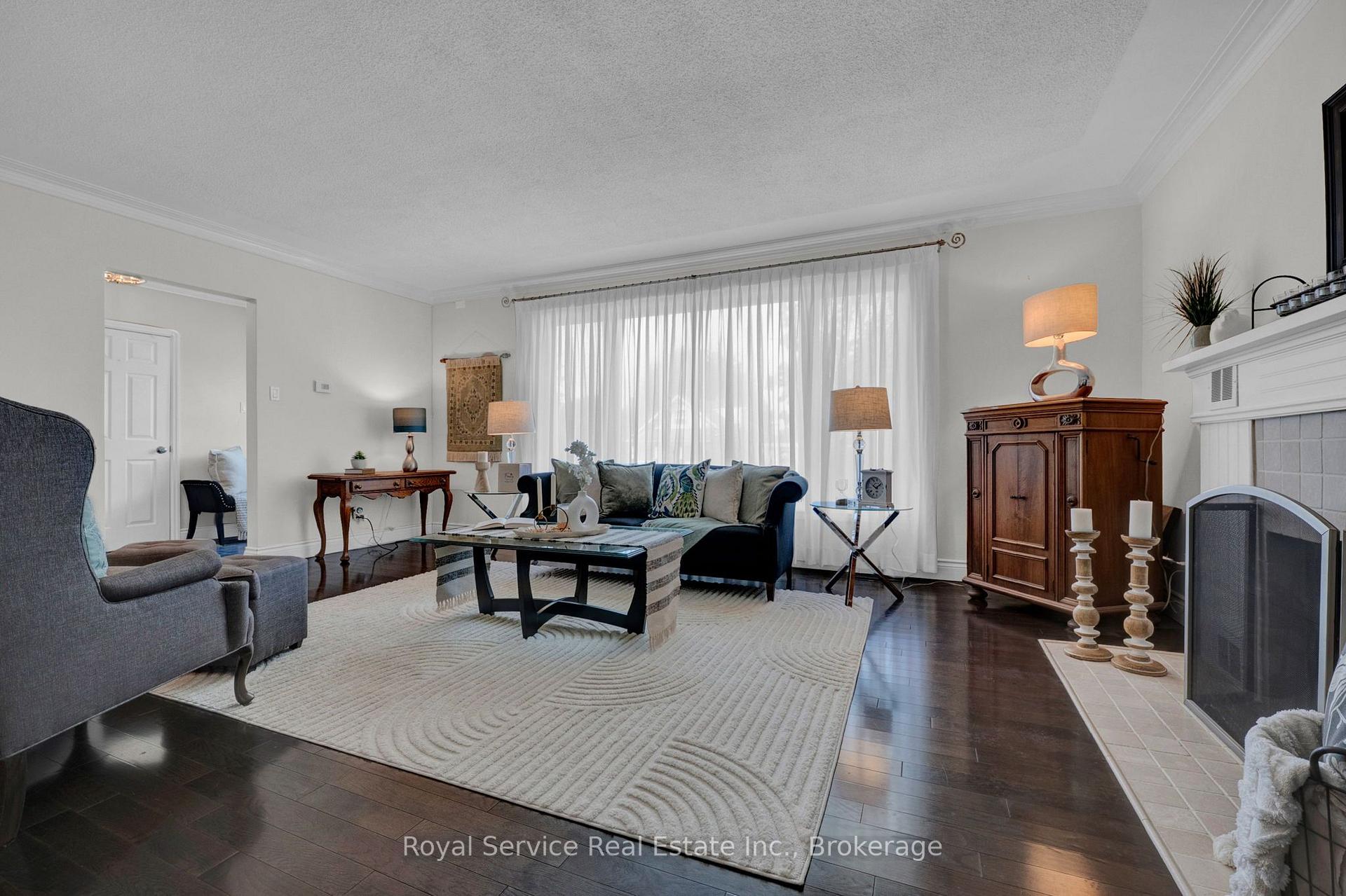 Photo 9 of 801 King Street, Whitby, Downtown Whitby — HOMEH