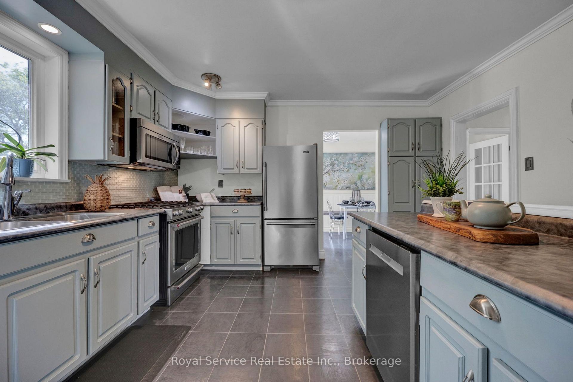 Photo 16 of 801 King Street, Whitby, Downtown Whitby — HOMEH