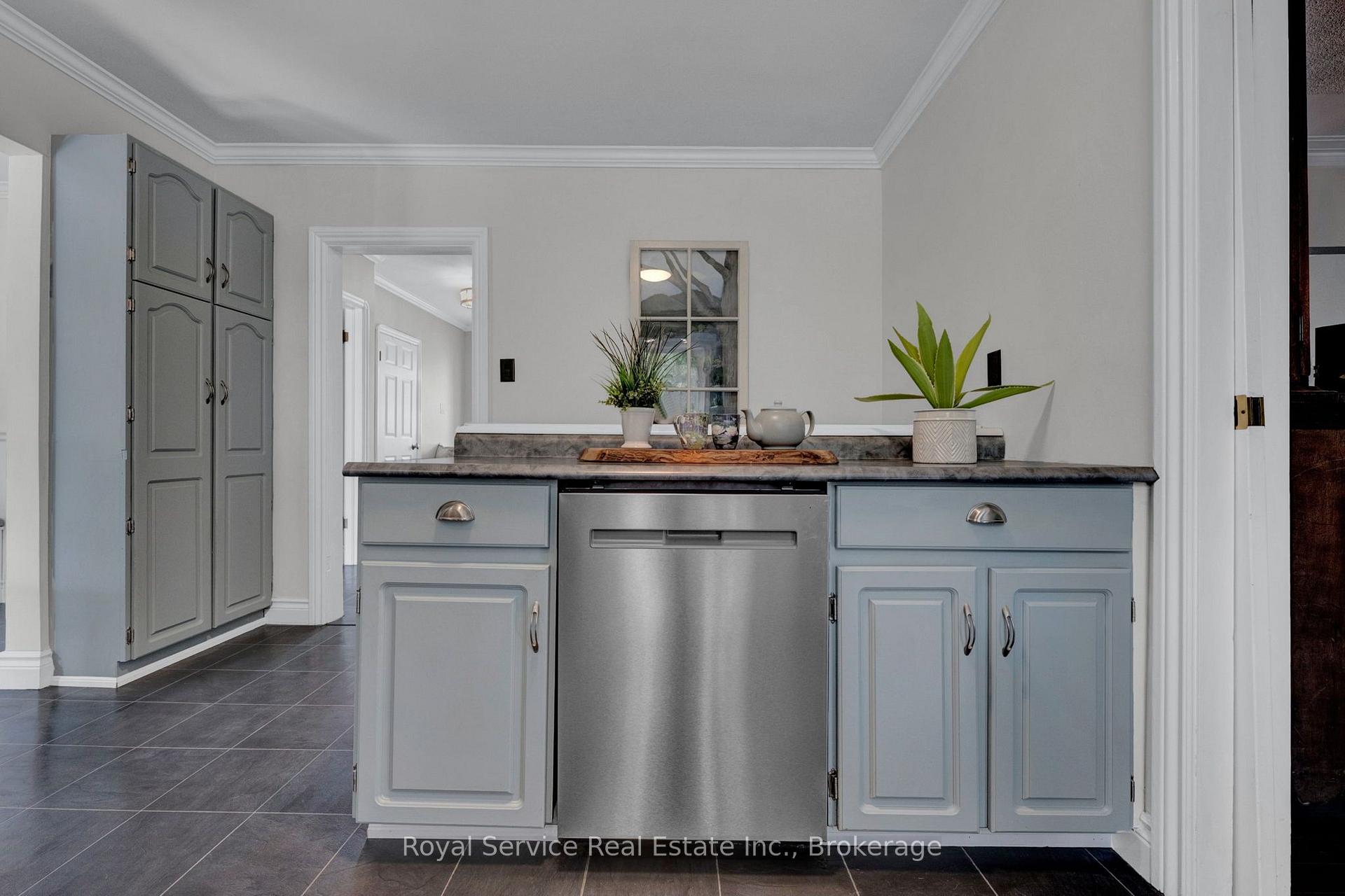 Photo 17 of 801 King Street, Whitby, Downtown Whitby — HOMEH