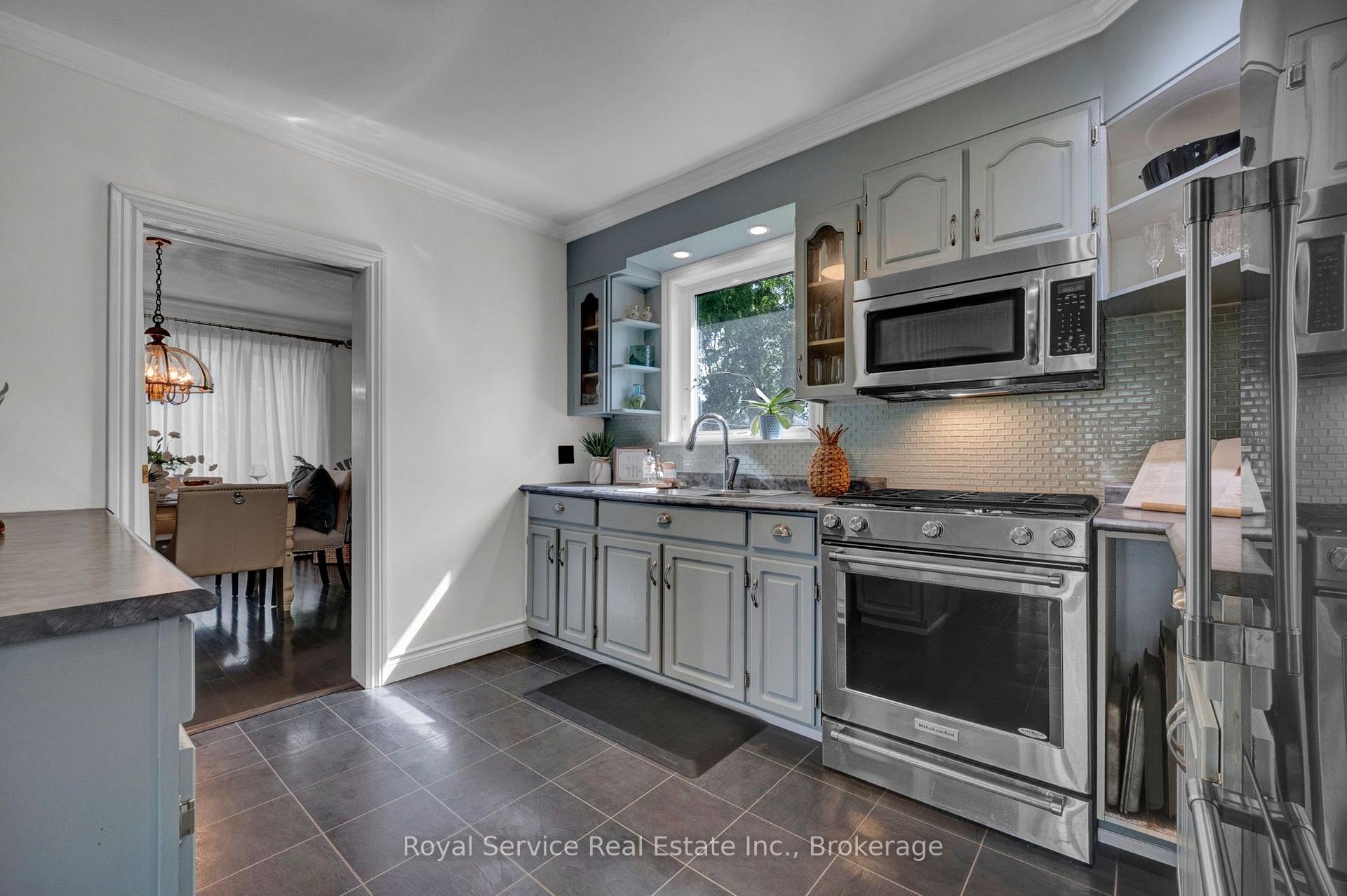 Photo 20 of 801 King Street, Whitby, Downtown Whitby — HOMEH