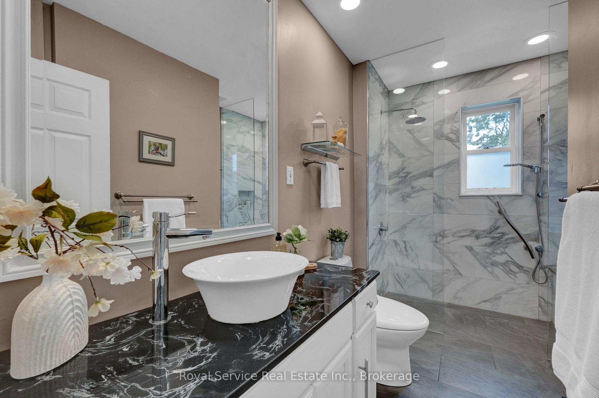 Photo 32 of 801 King Street, Whitby, Downtown Whitby — HOMEH