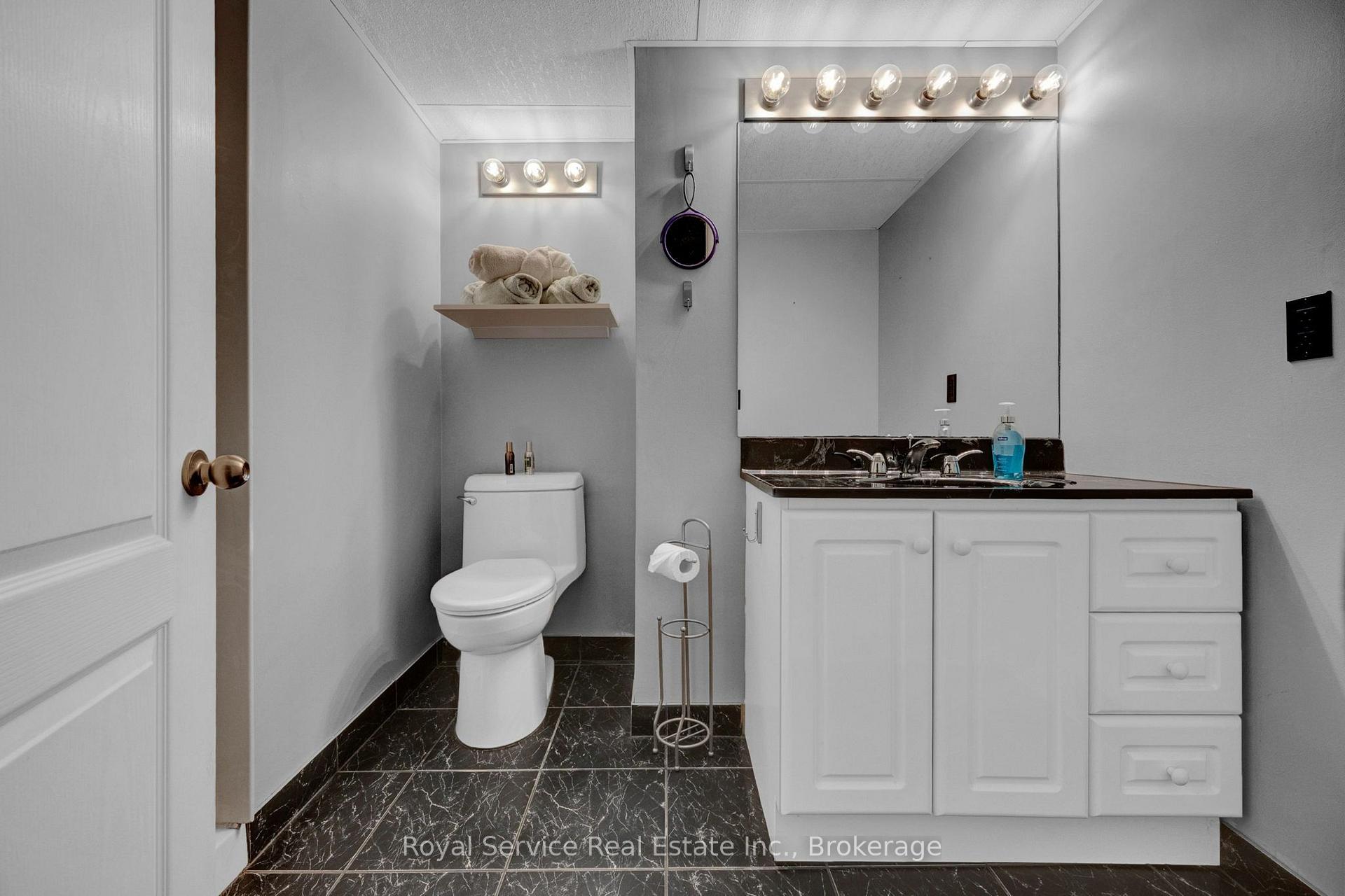 Photo 38 of 801 King Street, Whitby, Downtown Whitby — HOMEH