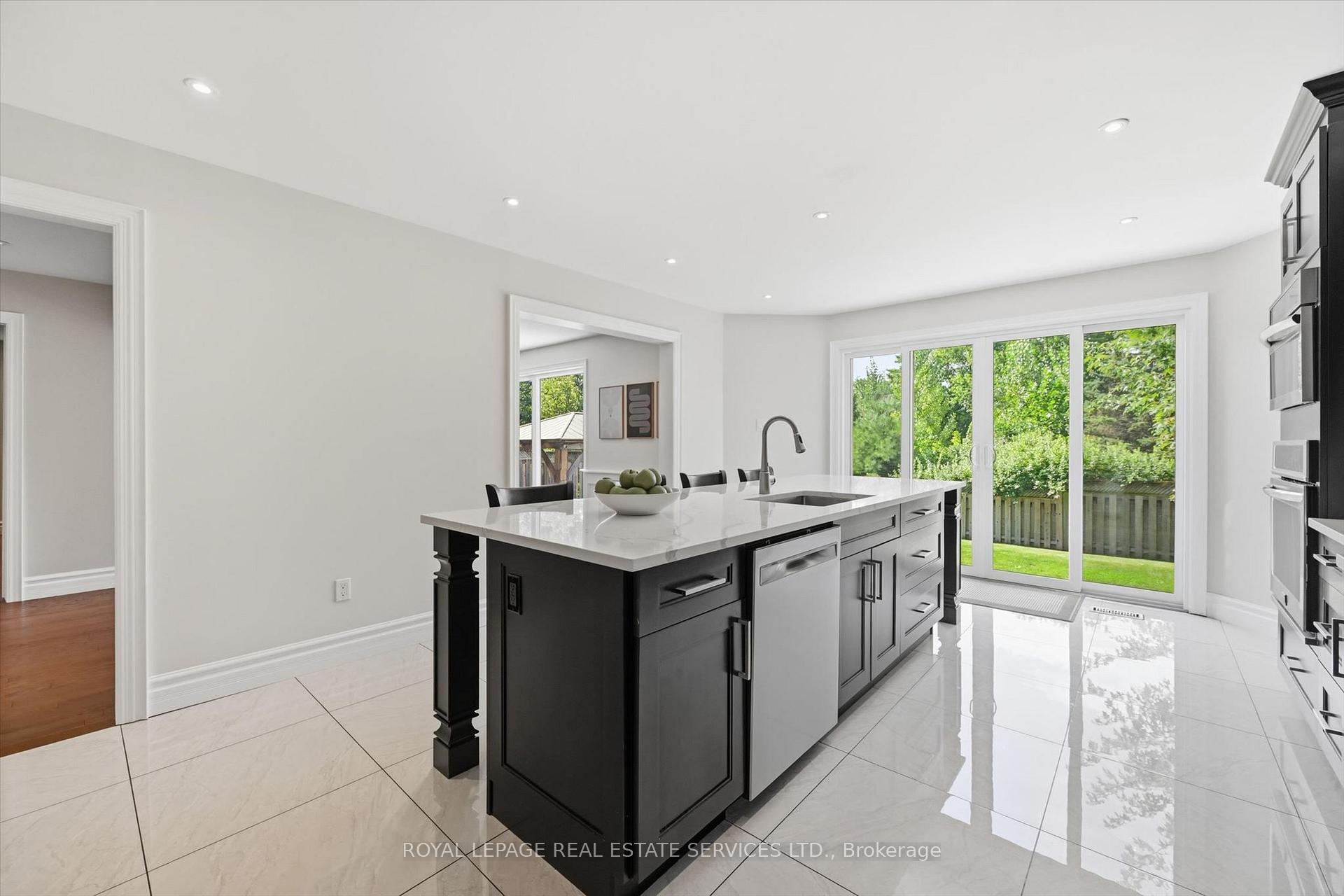 Photo 12 of 1170 Giles Gate, Oakville, Glen Abbey — HOMEH