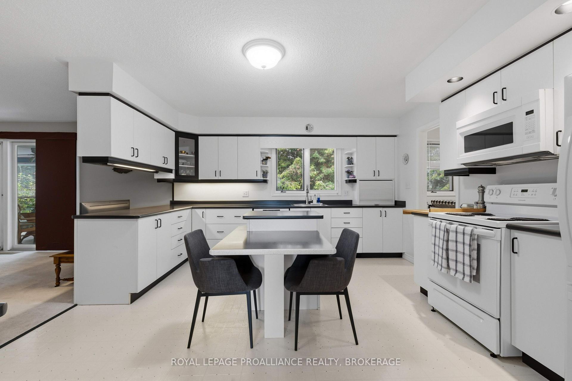 Photo 12 of 3403 Road 38, Kingston, City North of 401 — HOMEH