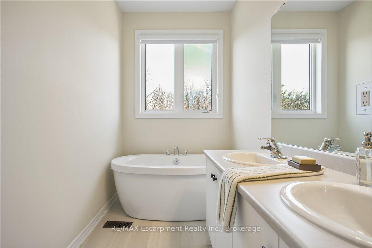 Photo 31 of 2092 Ellerston Common, Burlington, Tyandaga — HOMEH