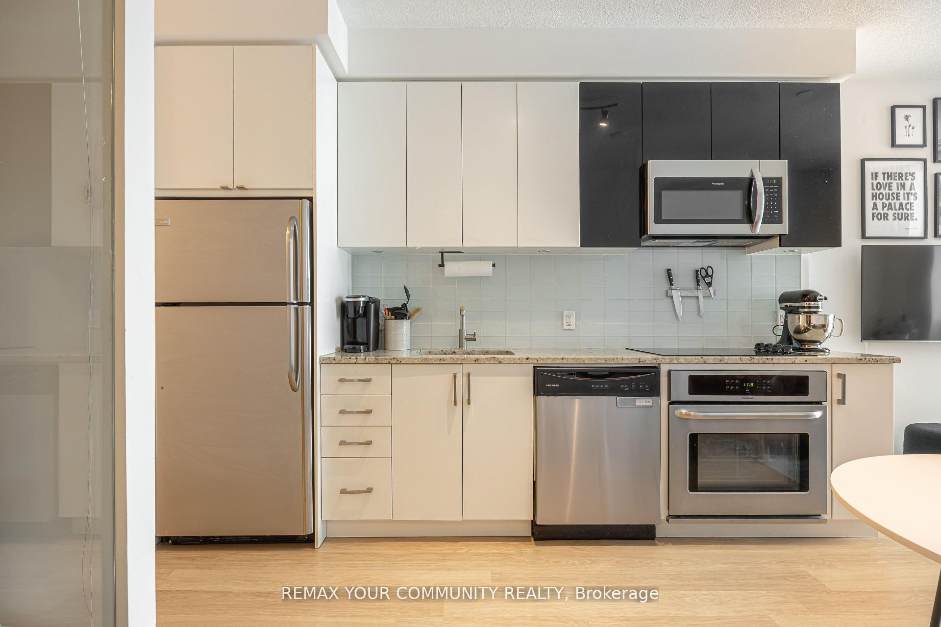 Photo 3 of Unit 724, 98 Lillian Street, Toronto, Mount Pleasant West — HOMEH