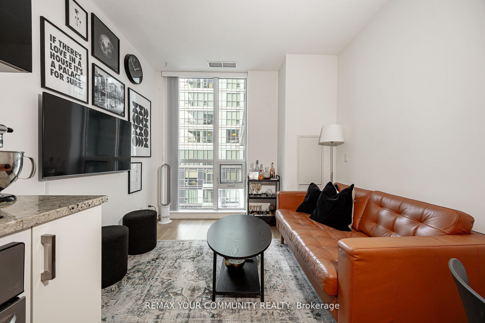 Photo 4 of Unit 724, 98 Lillian Street, Toronto, Mount Pleasant West — HOMEH