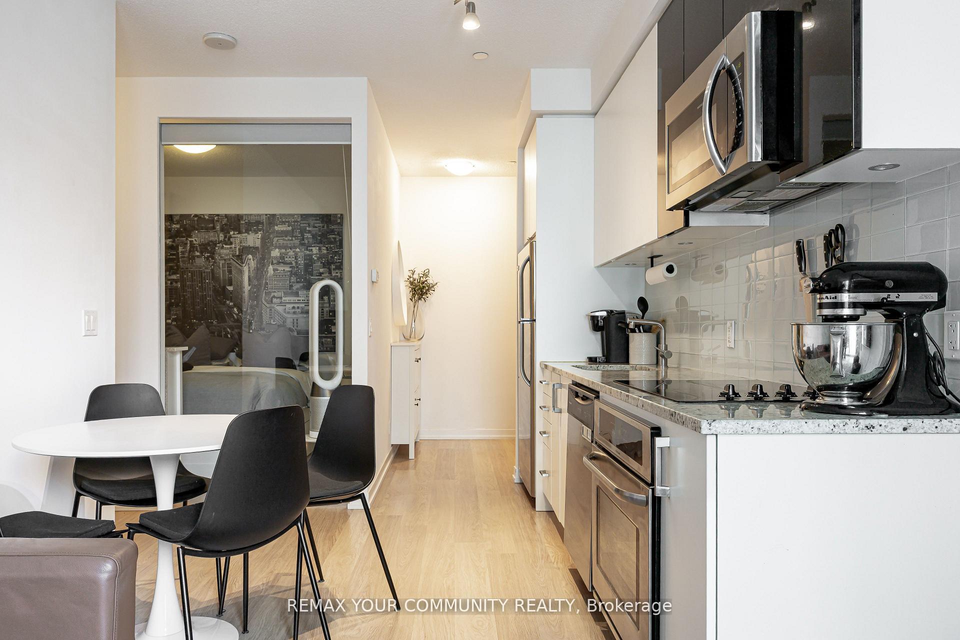 Photo 5 of Unit 724, 98 Lillian Street, Toronto, Mount Pleasant West — HOMEH