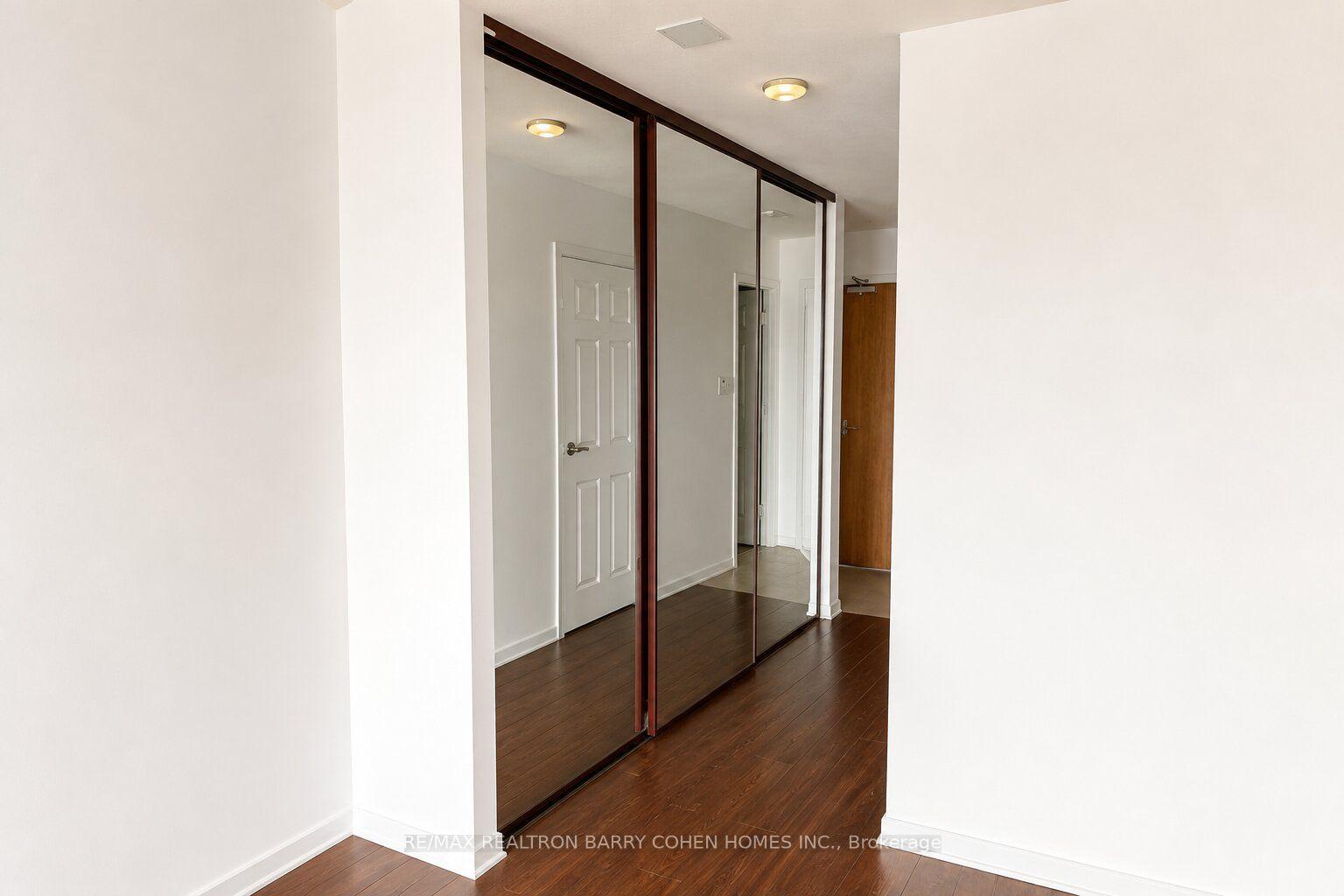 Photo 5 of Unit 2719, 25 The Esplanade, Toronto, Waterfront Communities — HOMEH
