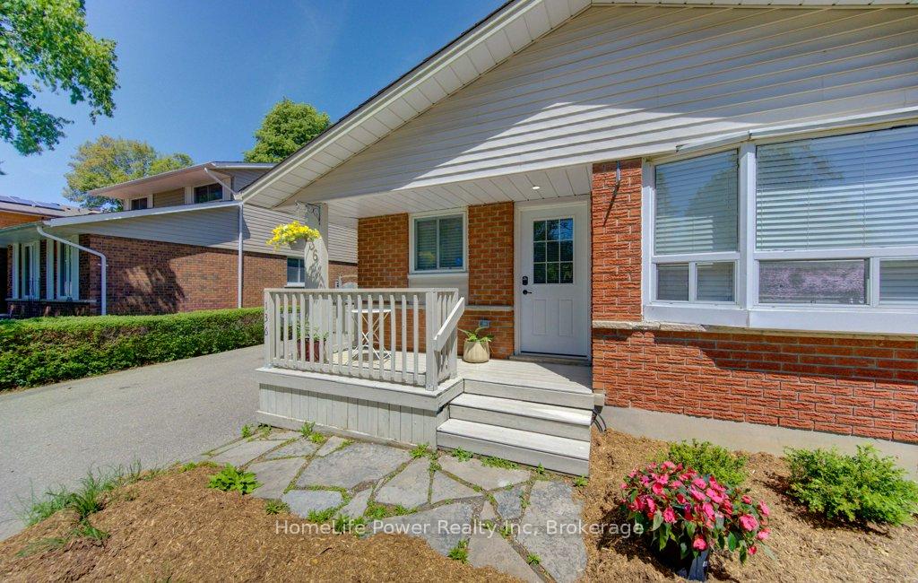 Photo 3 of 136 Dunsmere Drive, Kitchener, Laurentian Hills/Country Hills W — HOMEH