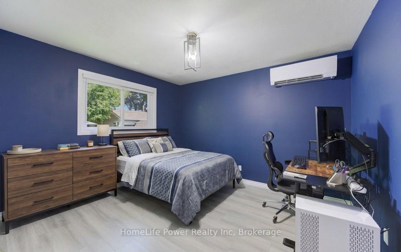 Photo 9 of 136 Dunsmere Drive, Kitchener, Laurentian Hills/Country Hills W — HOMEH