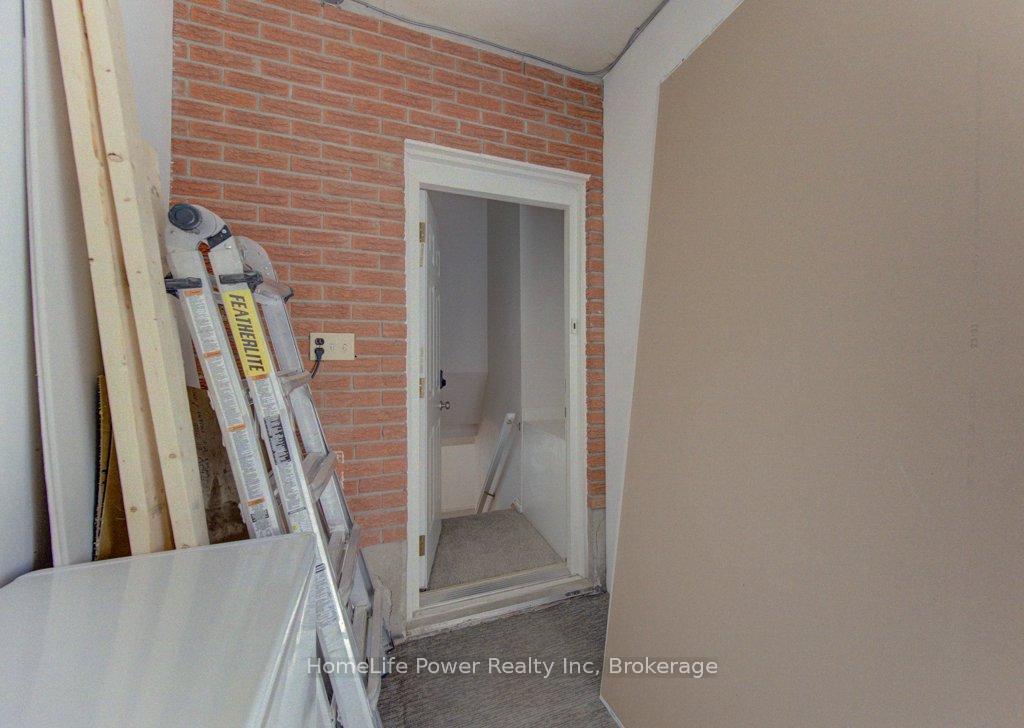 Photo 18 of 136 Dunsmere Drive, Kitchener, Laurentian Hills/Country Hills W — HOMEH