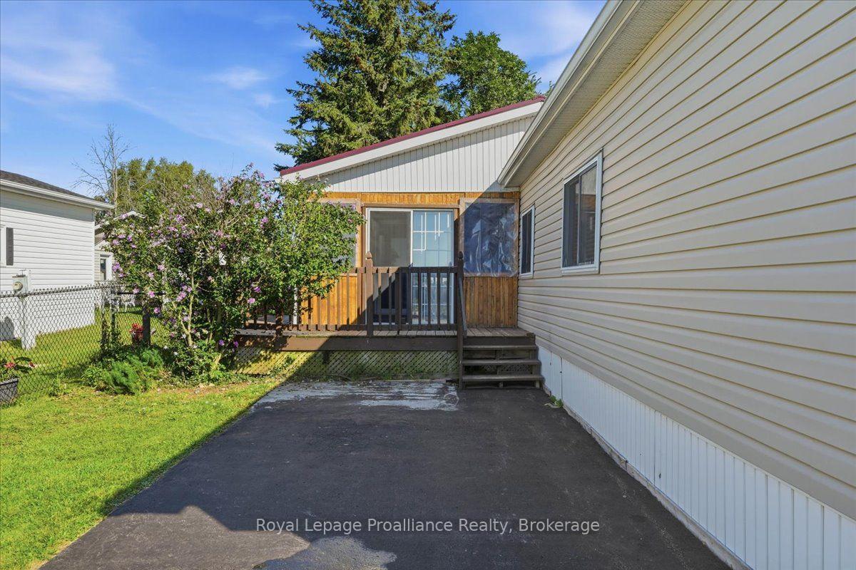 Photo 3 of 10 Nightingale Lane, Quinte West, Sidney Ward — HOMEH