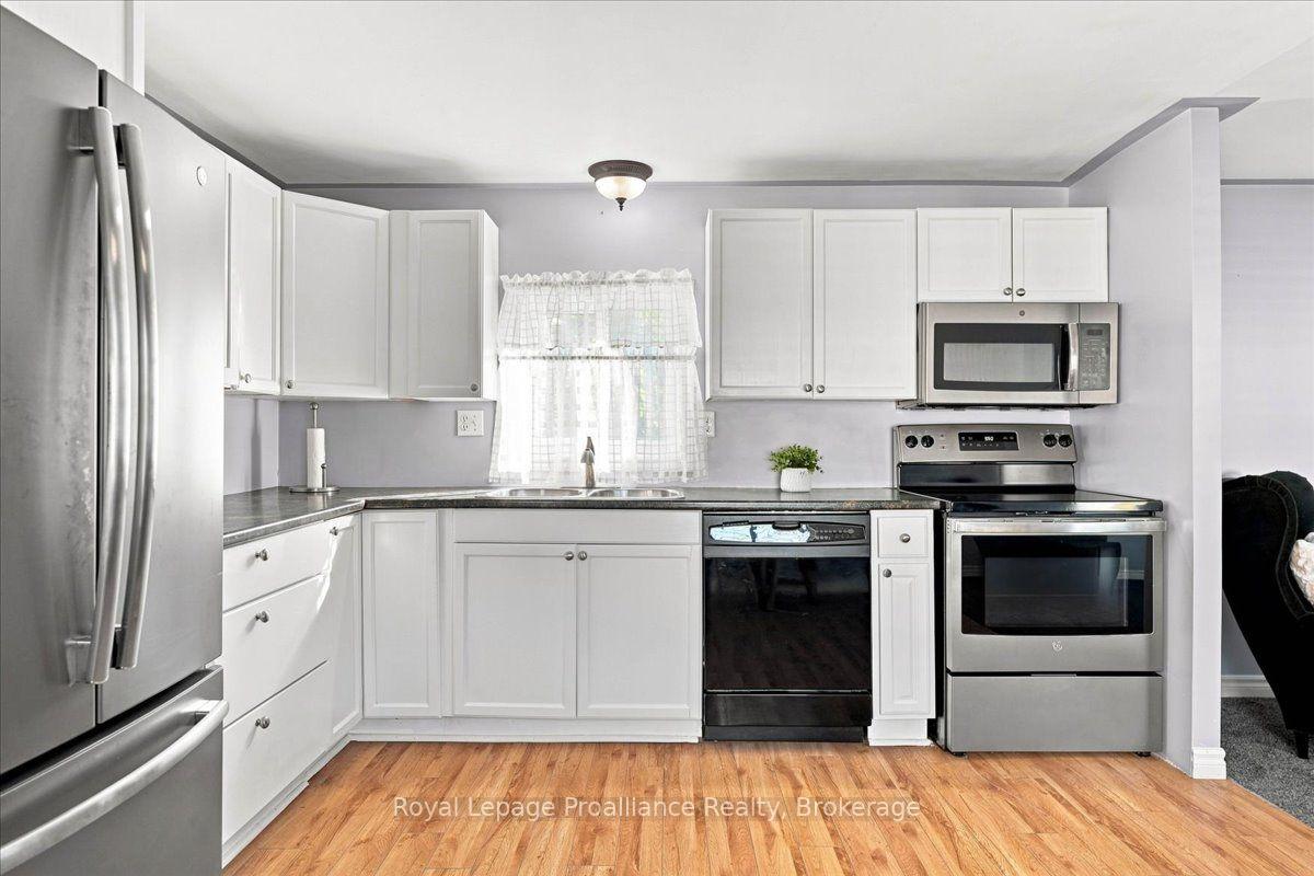 Photo 6 of 10 Nightingale Lane, Quinte West, Sidney Ward — HOMEH