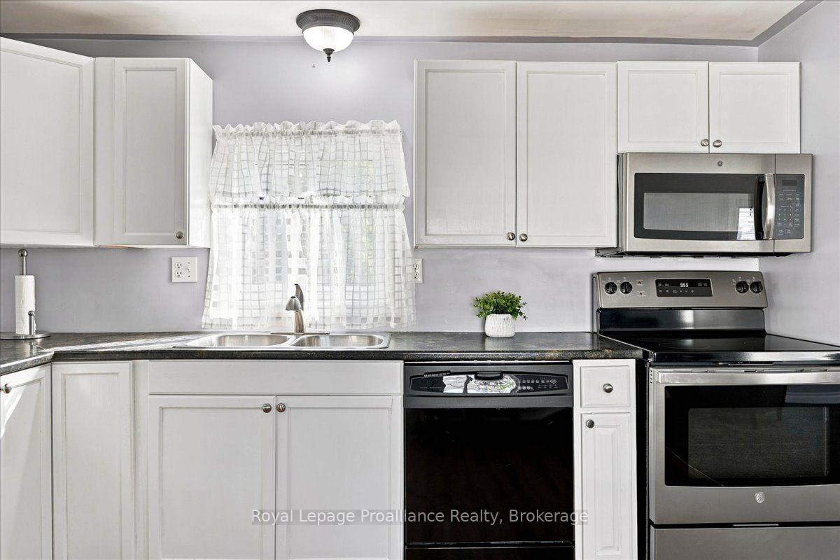 Photo 7 of 10 Nightingale Lane, Quinte West, Sidney Ward — HOMEH