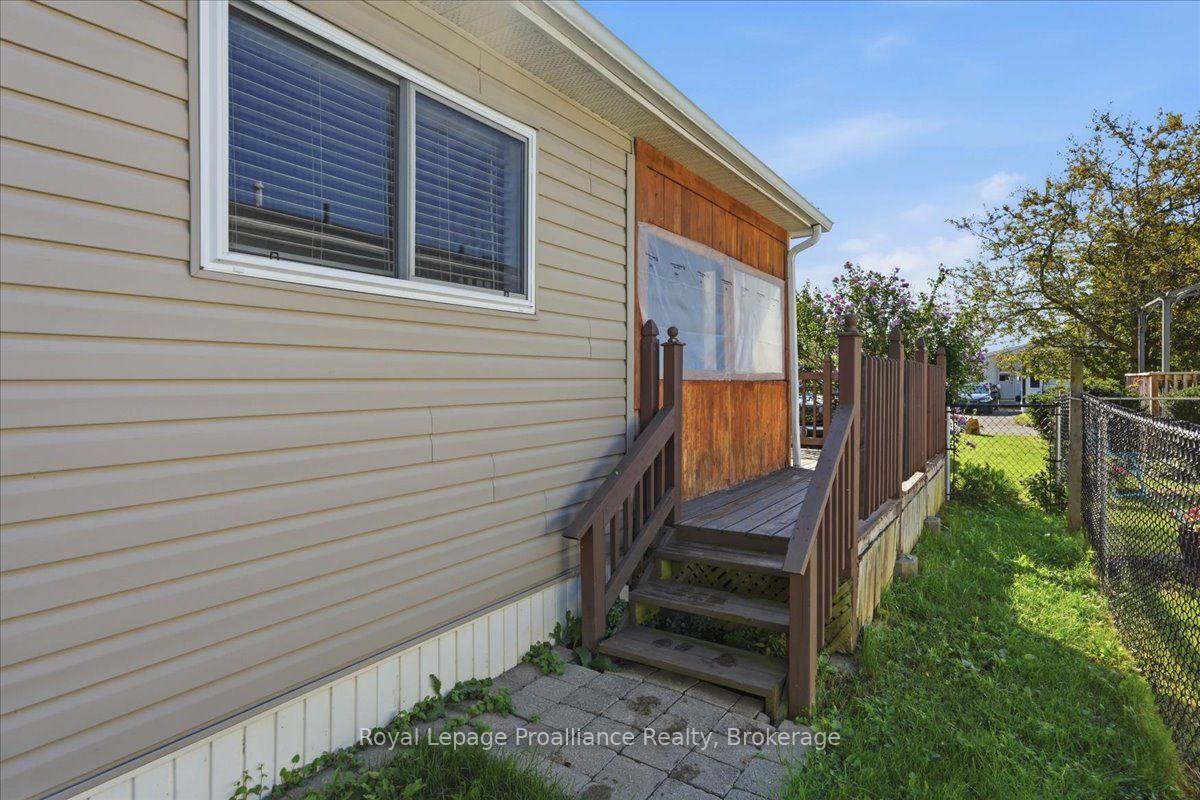 Photo 25 of 10 Nightingale Lane, Quinte West, Sidney Ward — HOMEH