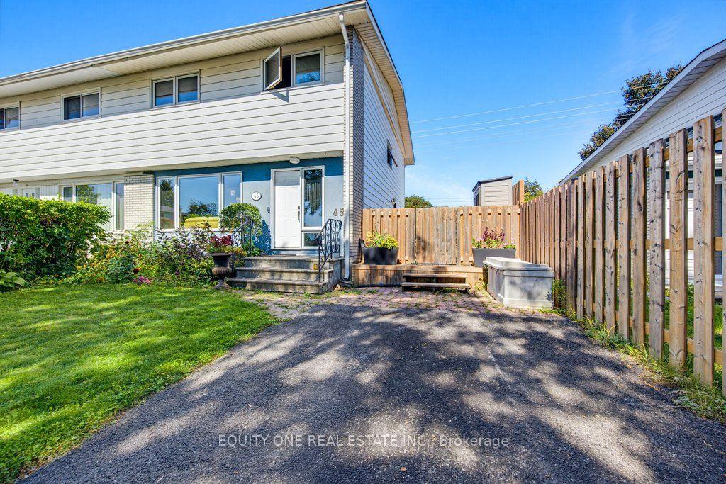 Photo 2 of 45 Southview Crescent, Ottawa, Borden Farm/Stewart Farm/Carleton Heights/Parkwood Hills — HOMEH