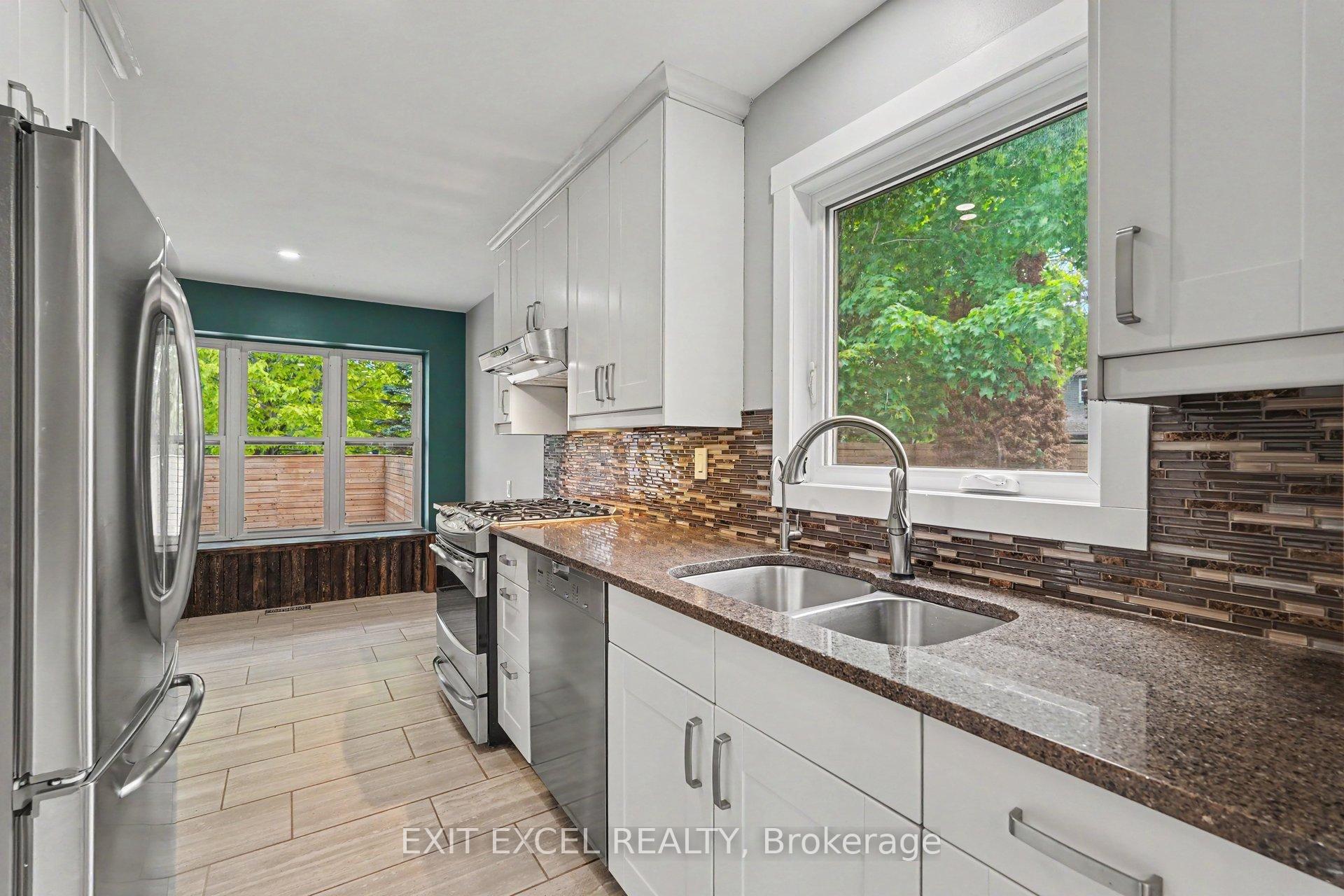 Photo 11 of 16 Lima Way, Ottawa, Barrhaven - Cedargrove/Fraserdale — HOMEH