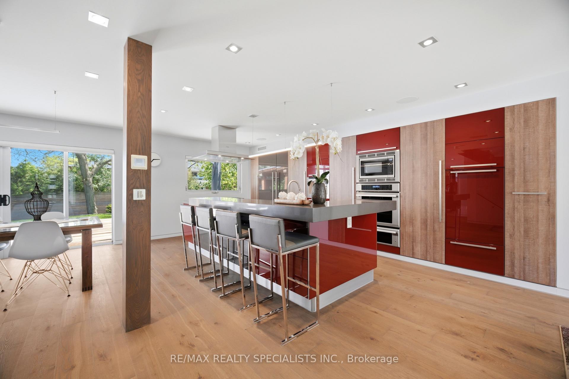 Photo 9 of 870 Hollowtree Crescent, Mississauga, Applewood — HOMEH
