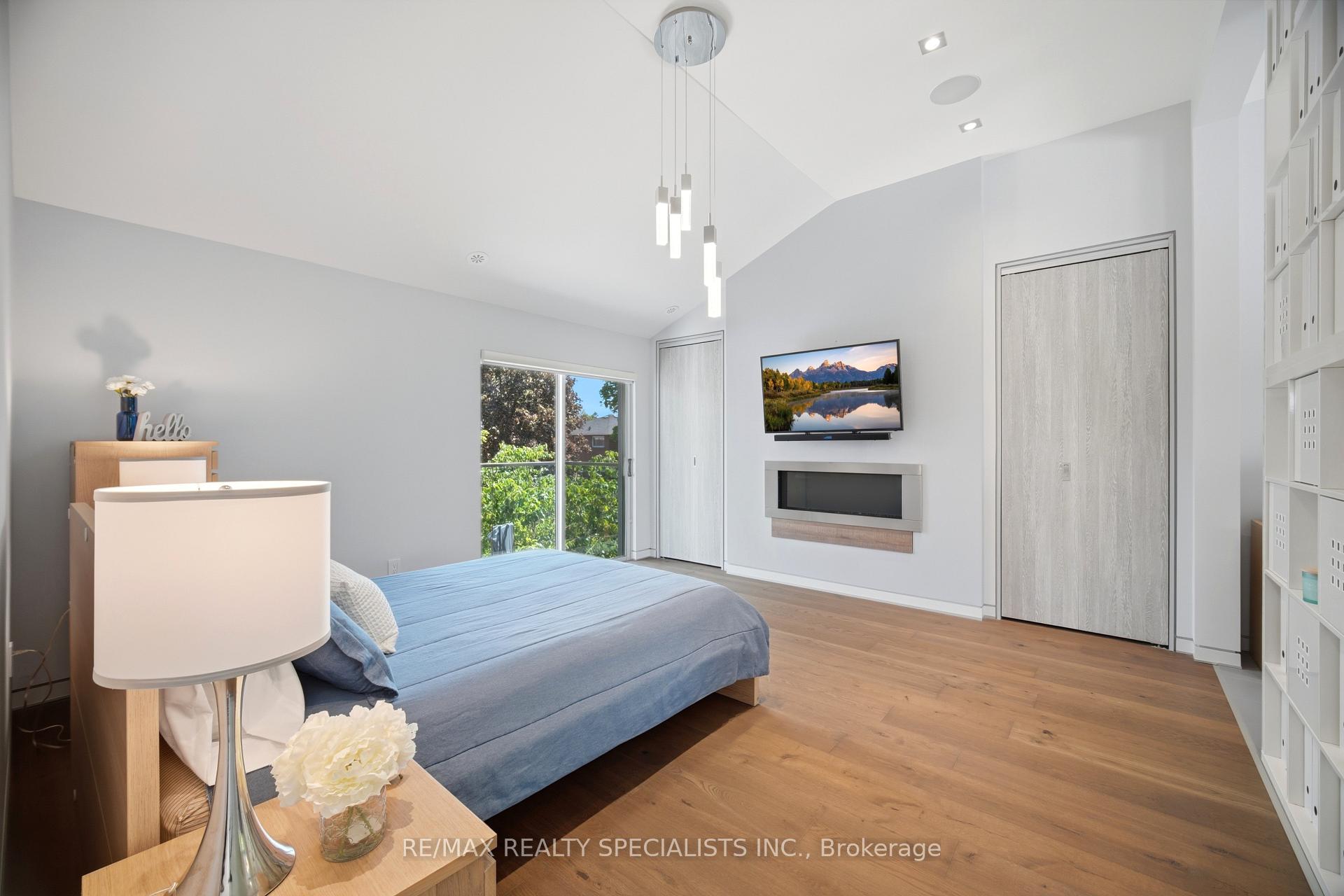 Photo 20 of 870 Hollowtree Crescent, Mississauga, Applewood — HOMEH