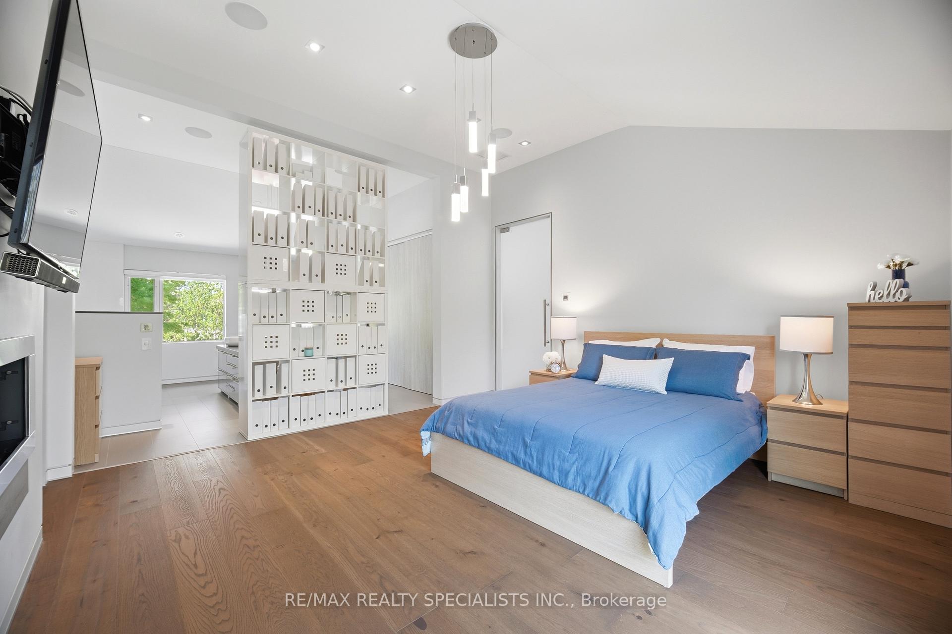 Photo 22 of 870 Hollowtree Crescent, Mississauga, Applewood — HOMEH