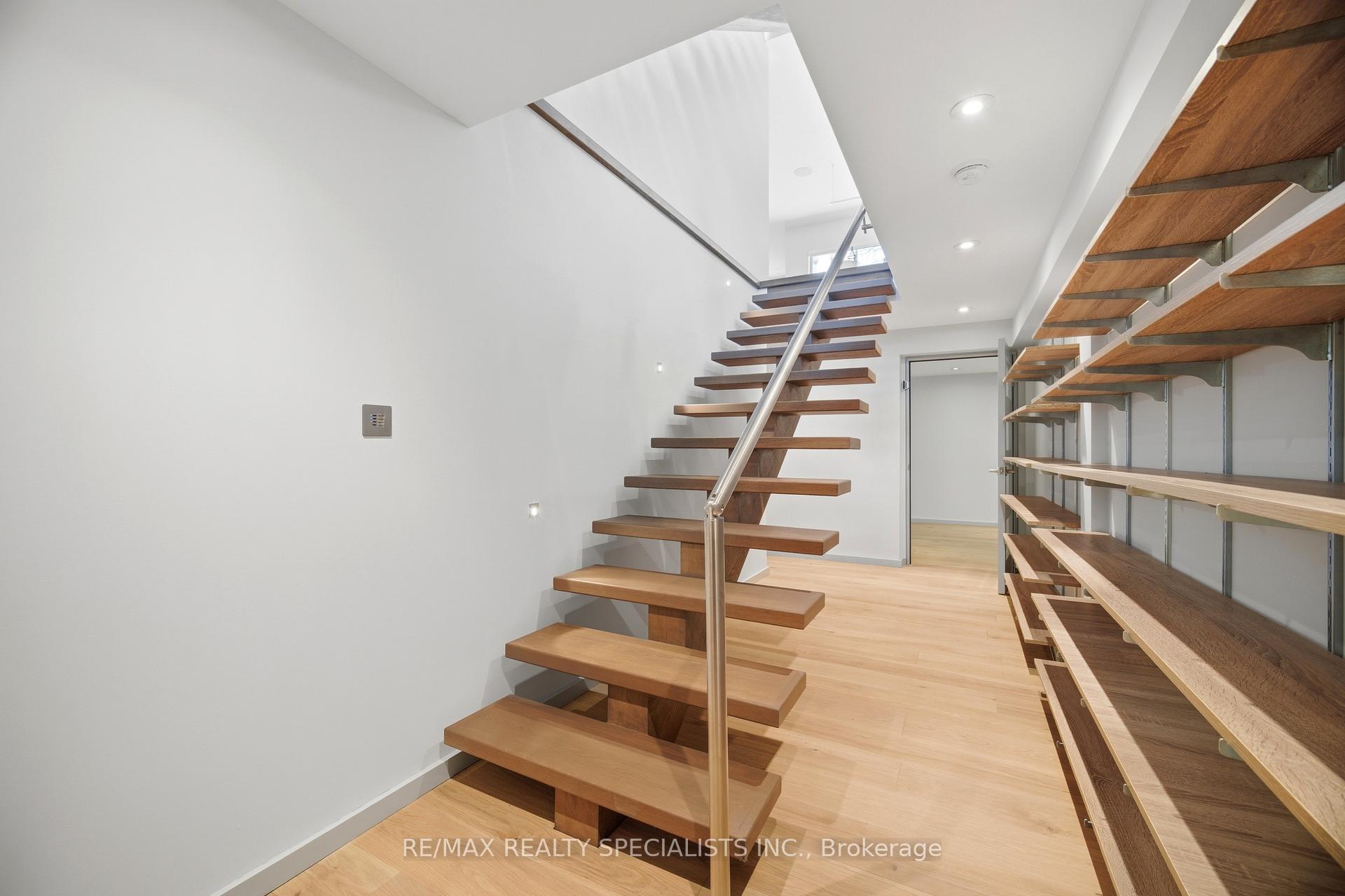 Photo 31 of 870 Hollowtree Crescent, Mississauga, Applewood — HOMEH