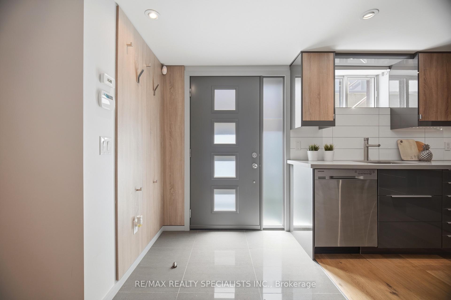 Photo 34 of 870 Hollowtree Crescent, Mississauga, Applewood — HOMEH