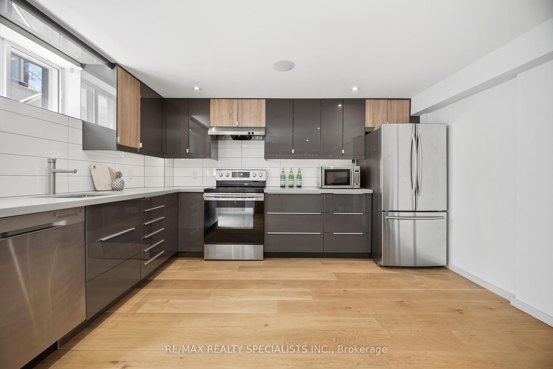 Photo 35 of 870 Hollowtree Crescent, Mississauga, Applewood — HOMEH
